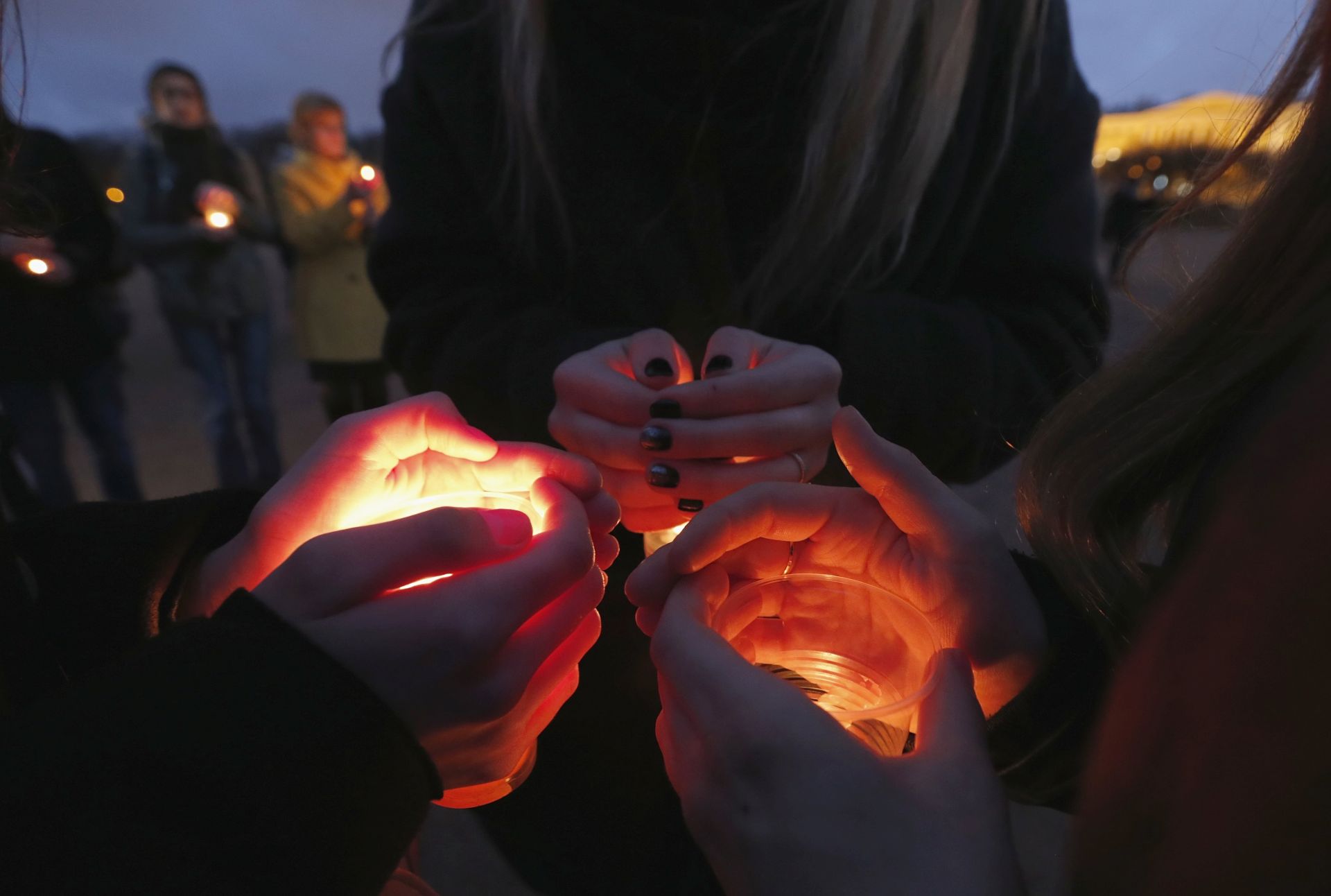 epa05890759 People pay tribute to the victims of an explosion in the Marsovo Field in Saint Petersburg, Russia, 05 April 2017. Police officers are on high alert after an explosion hit a metro train between Sennaya Ploshchad and Tekhnologichesky Institute stations on 03 April 2017. The explosion resulted in the deaths of at least 14 people and the wounding of dozens of others. An anti-terror investigation is underway.  EPA/ANATOLY MALTSEV