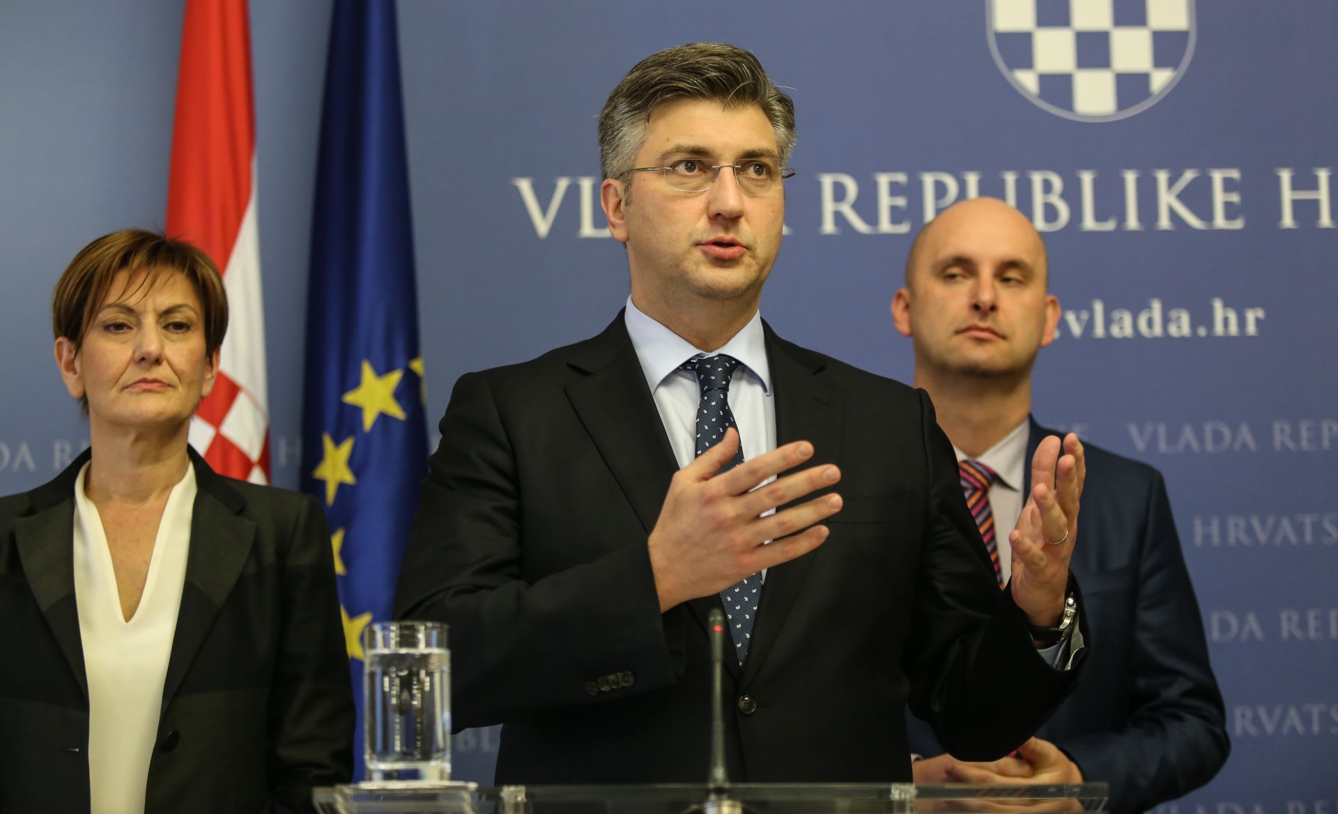 10.04 2017., Zagreb - Konferencija za novinare u Banskim dvorima nakon sastanka predsjednika Vlade Plenkovica s Koordinacijskim odborom banaka kreditora Agrokora. Premijer Andrej Plenkovic, potpredsjednica Vlade i ministrica gospodarstva, poduzetnistva i obrta Martina Dalic te ministar poljoprivrede Tomislav Tolusic. 
Photo: Igor Soban/PIXSELL