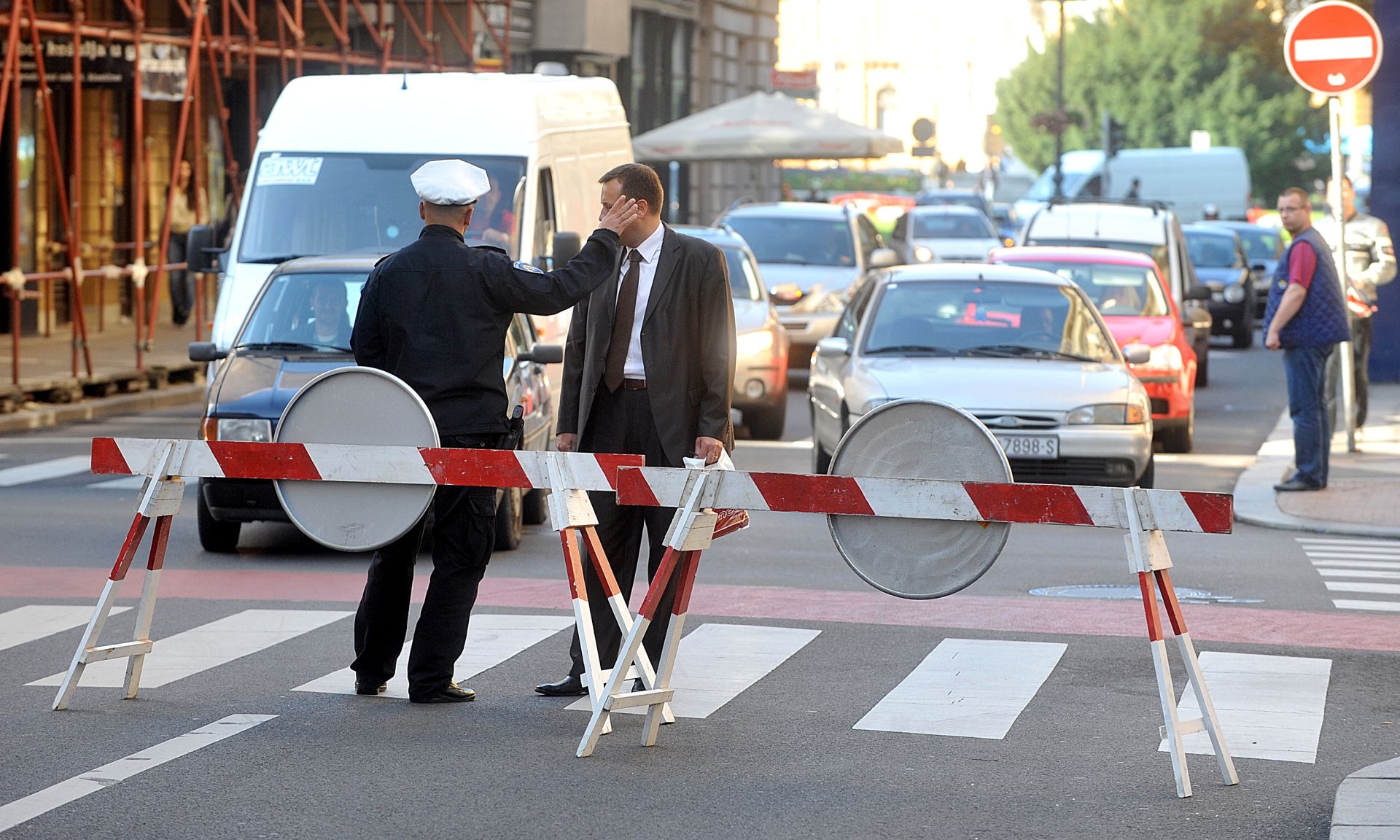 22.09.2010., Teslina ulica - Masarykova ulica, Zagreb - Danas, na Europski dan bez automobila, od osam sati ujutro do 20 sati navecer, za promet motornih vozila bit ce zatvoren Gornji grad i dio sredisnje zone Zagreba. Policija je blokirala promet tim ulicama, a proci su smjeli samo taxi i interventna vozila. 
Photo: Goran Stanzl/PIXSELL