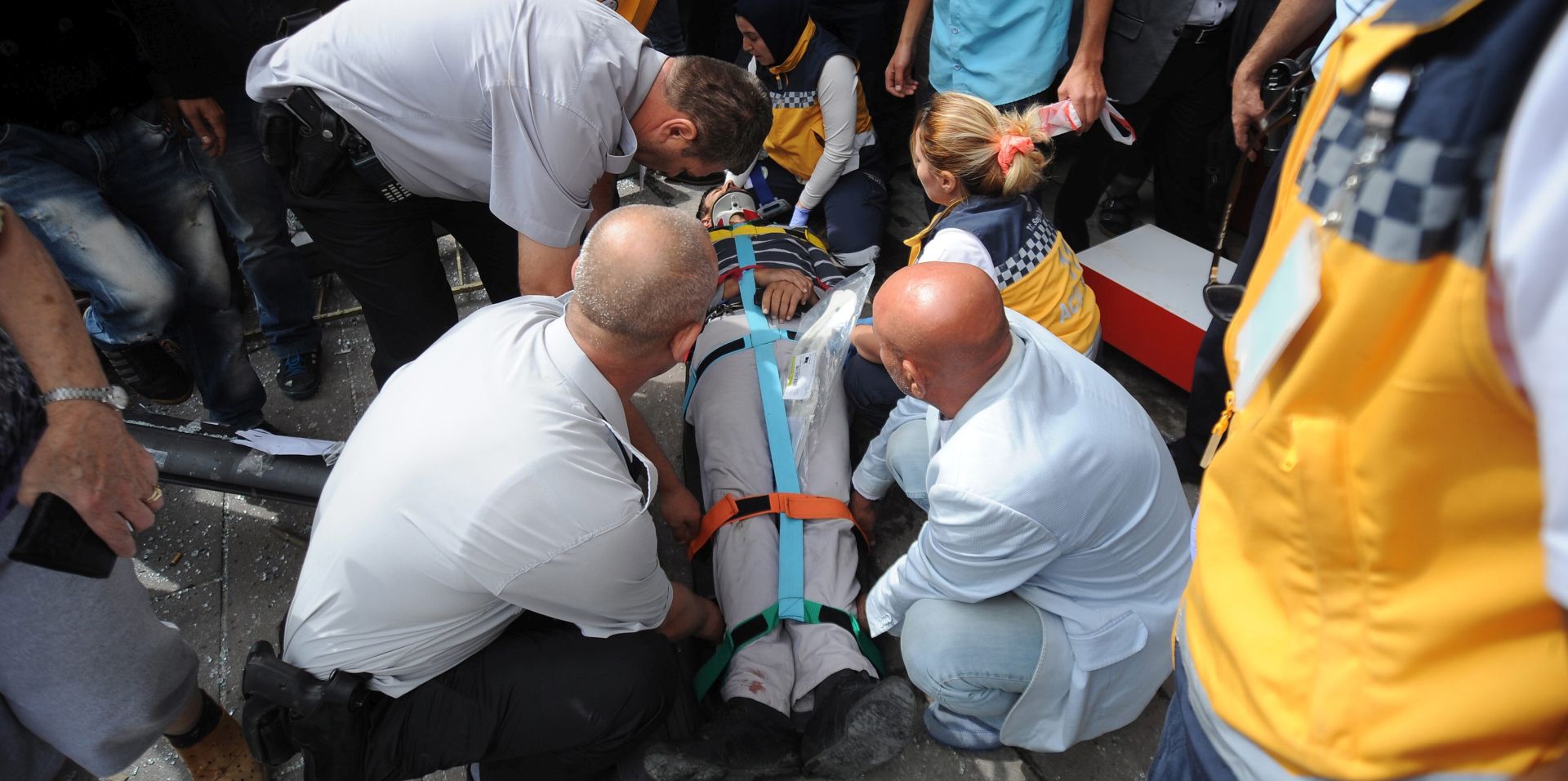 epa04958630 People try to help a wounded man who was injured in a public bus accident in Ankara, Turkey, 01 October 2015. According to Turkish media, 11 people died and eight people were injured in the bus accident.  EPA/OSMANCAN GURDOGAN