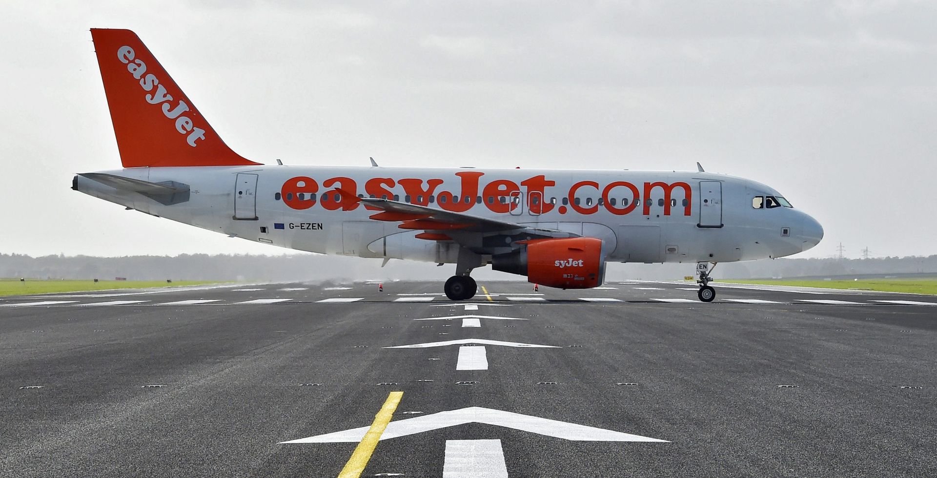 epa05401383 (FILE) A file photo dated 23 October 2015 showing an Airbus A319 of Easyjet crossing the redeveloped northern runway as it taxies to the start on the southern runway of the airfield at Schoenfeld airport in Berlin, Germany. Media reports on 01 July 2016 state easyJet has confirmed it is in a formal process to acquire an AOC, air operator certificate in an European nation to be able to continue to fy across Europe, should UK leave EU. The process was initiated prior to the Brexit referendum in the UK.  EPA/BERND SETTNIK