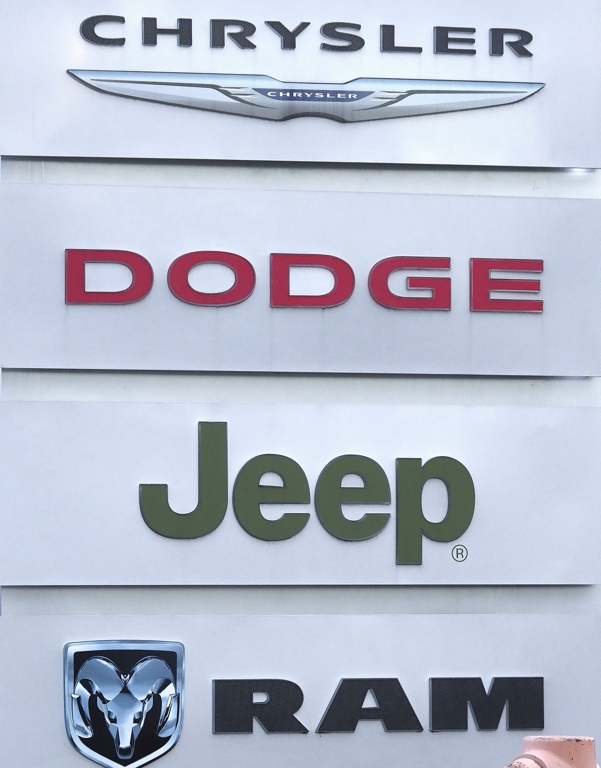 epa05713922 Signage on display at a Chrysler, Dodge Jeep, Ram dealership lot in San Leandro, California, USA, 12 January 2017. The United States Environmental Protection Agency has accused automaker Fiat Chrysler of violating emission standards with deceptive software on select diesel vehicles.  EPA/JOHN G. MABANGLO