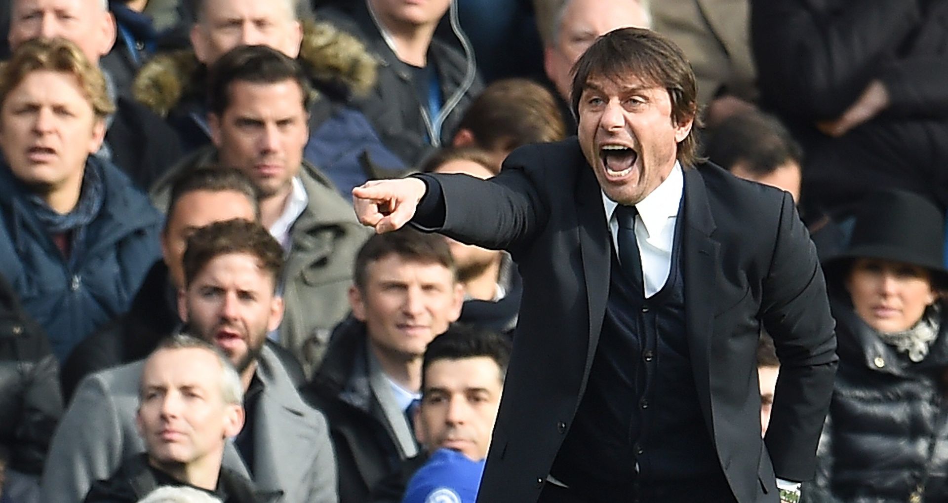 epa05770412 Chelsea's manager Antonio Conte during his teams match against Arsenal during a Premier League soccer match at Stamford Bridge in London, Britain, 04 February 2017.  EPA/ANDY RAIN EDITORIAL USE ONLY. No use with unauthorized audio, video, data, fixture lists, club/league logos or 'live' services. Online in-match use limited to 75 images, no video emulation. No use in betting, games or single club/league/player publications