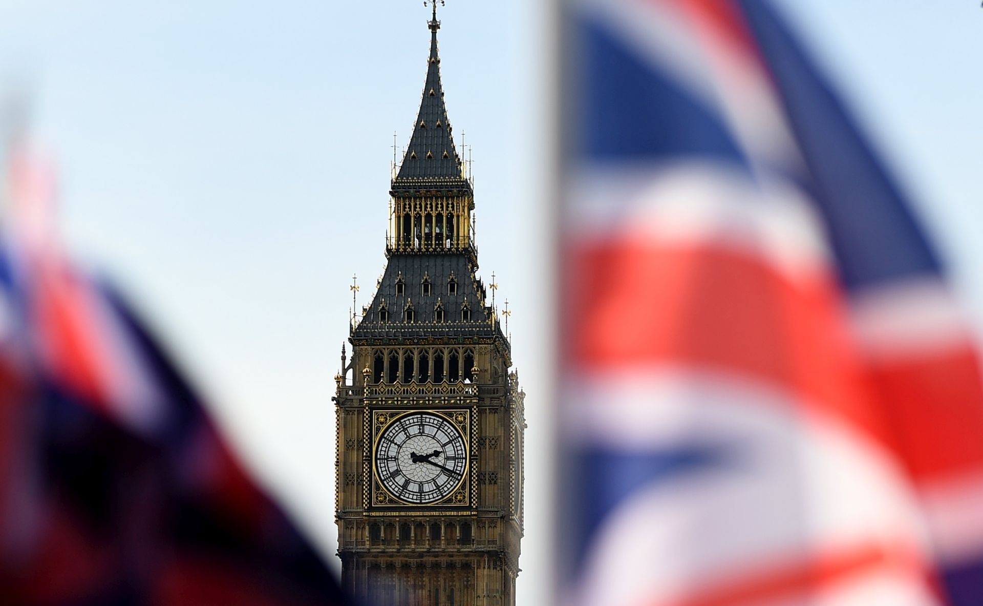 epa05879124 The Elizabeth Tower with a view of the Big Ben at parliament in London, Britain, 30 March 2017. David Davis, the Brexit Secretary, announced the Great Repeal Bill to MP's at parliament on 30 March. The UK Government has published a whole range proposed legislation to transfer EU law on to the UK statute book as Britain exits the European Union. British Prime Minister Theresa May signed the letter giving official notice under Article 50 of the Lisbon Treaty, the Britain is to leave the European Union, and which was delivered to Donald Tusk by the British ambassador to the EU, Sir Tim Barrow on 29 March 2017.  EPA/ANDY RAIN