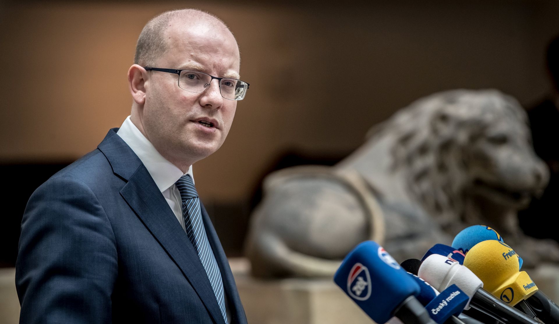 epa05894382 Czech Prime Minister Bohuslav Sobotka holds a press conference on the US missile strikes on Syria in Prague, Czech Republic, 07 April 2017. Sobotka expressed his support for US President Donald J. Trump's 07 April 2017 launch of missile strikes against al-Shayrat military airfield near Homs, Syria, in response to the Syrian military's alleged use of chemical weapons in an airstrike in a rebel held area in Idlib province on 04 April 2017.  EPA/MARTIN DIVISEK