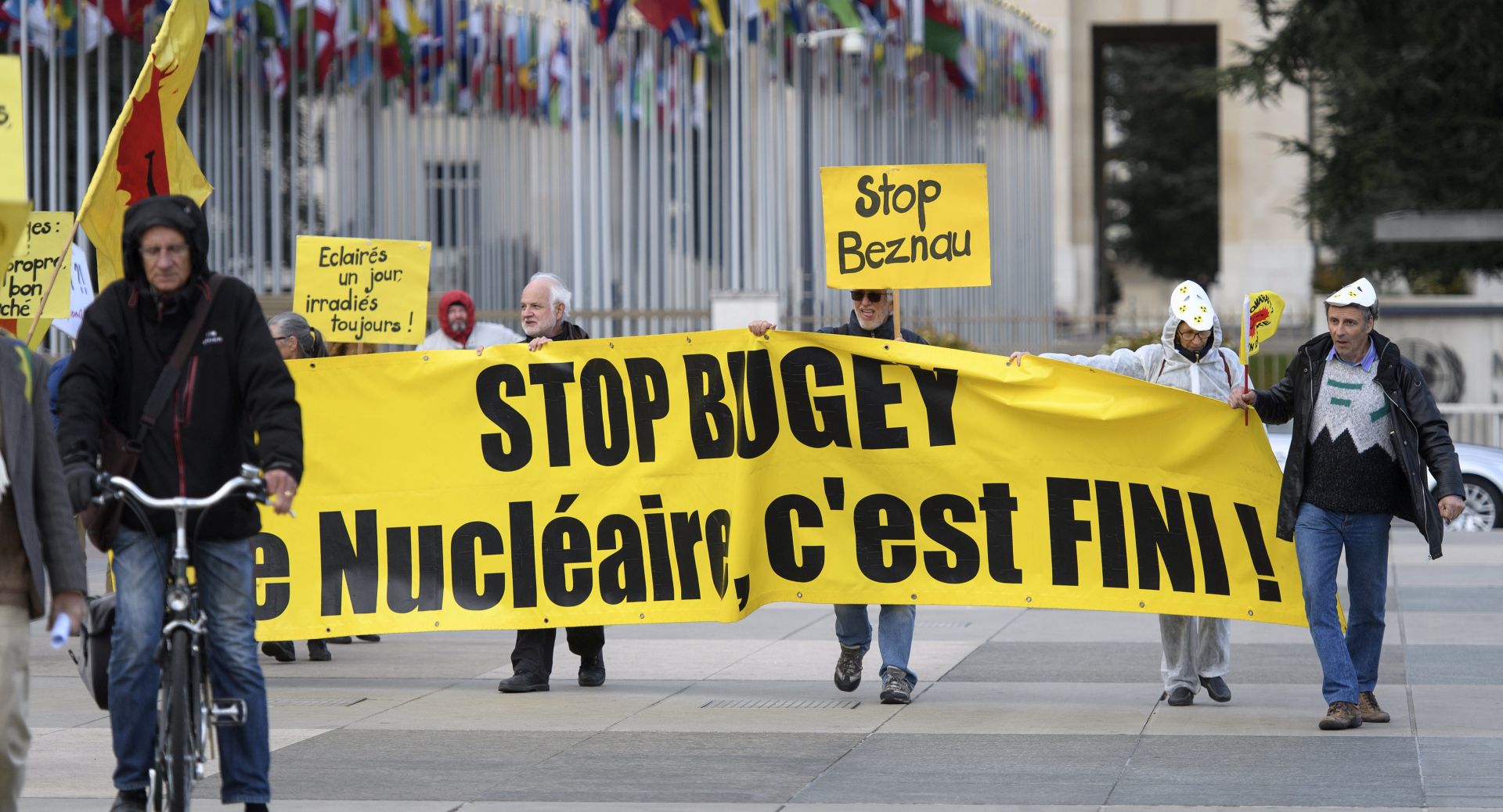 epa05929314 Protestors demonstrate against nuclear power plants, in Geneva, Switzerland, 26 April 2017. After the 2011 Fukushima nuclear disaster in Japan, the Swiss government said it would gradually move the country towards renewable energy by 2050. However, in 2016, media outlets report that five Swiss nuclear plants generate almost 40% of Switzerland's electricity.  EPA/MARTIAL TREZZINI