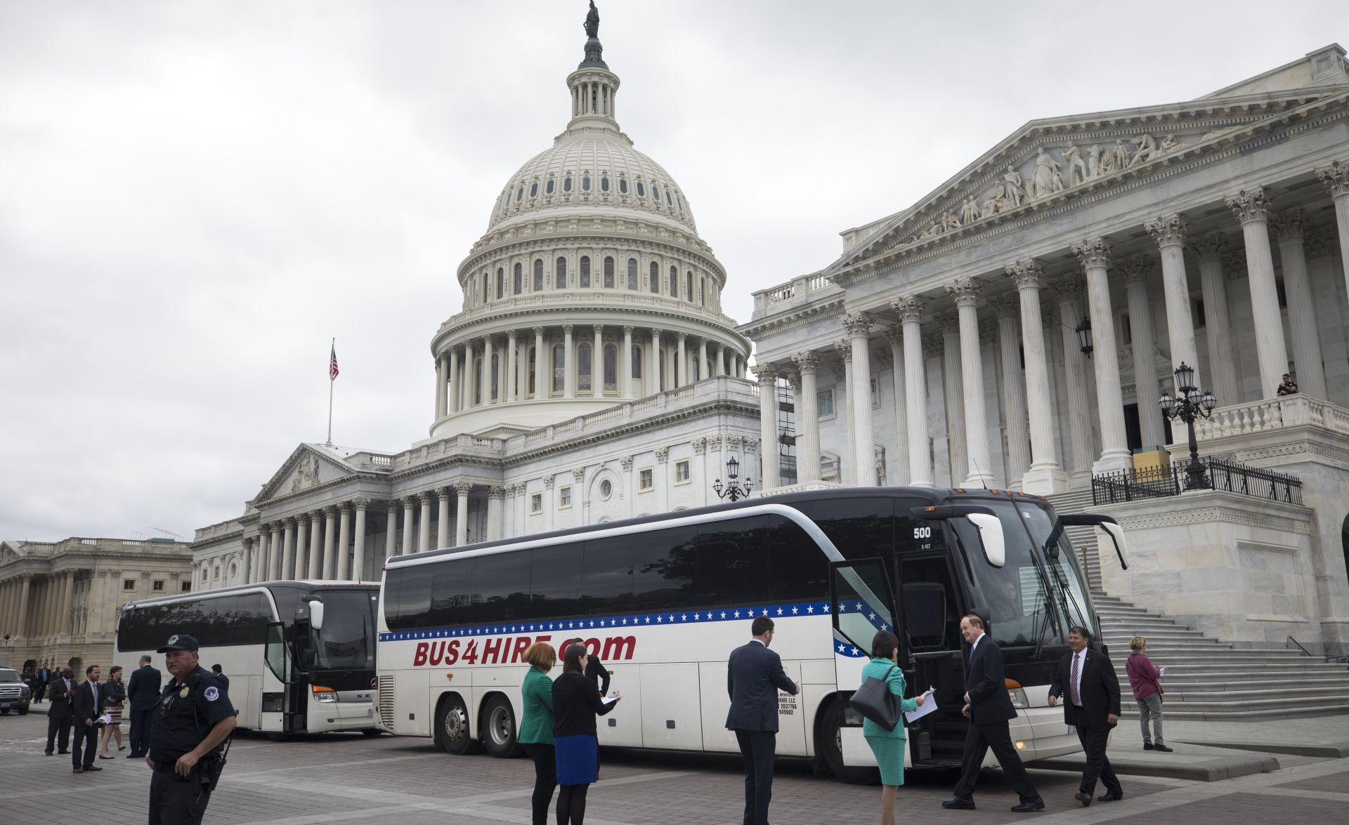 epa05929443 US Senators board busses for the White House for a briefing on North Korea outside the US Capitol in Washington, DC, USA, 26 April 2017. Secretary of State Rex Tillerson, along with Defense Secretary James Mattis, Director of National Intelligence Dan Coats, and Chairman of the Joint Chiefs of Staff General Joseph Dunford, are delivering the briefing.  EPA/JIM LO SCALZO