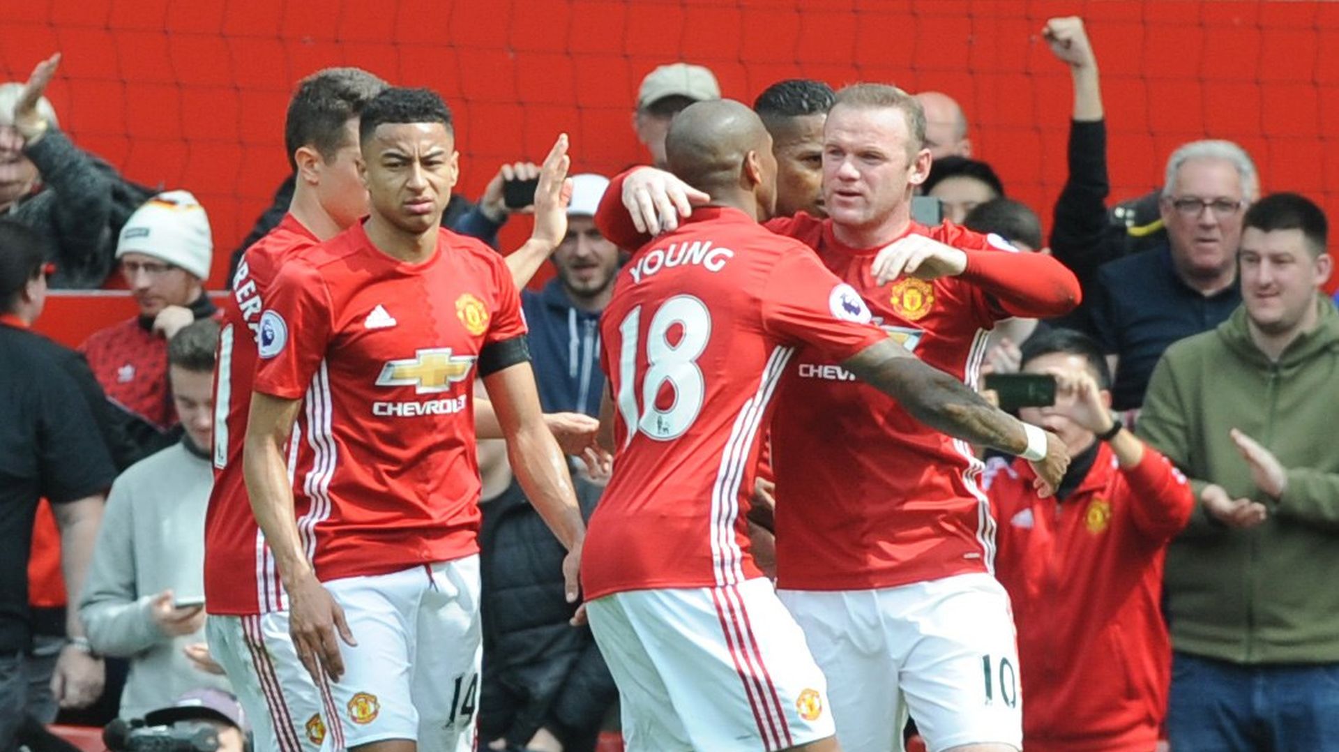 epa05936795 Manchester United’s Wayne Rooney (R) celebrates with team mates after scoring during the English Premier League soccer match between Manchester United and Swansea City at Old Trafford stadium in Manchester, Britain, 30 April 2017.  EPA/RUI VIEIRA EDITORIAL USE ONLY. No use with unauthorized audio, video, data, fixture lists, club/league logos or 'live' services. Online in-match use limited to 75 images, no video emulation. No use in betting, games or single club/league/player publications