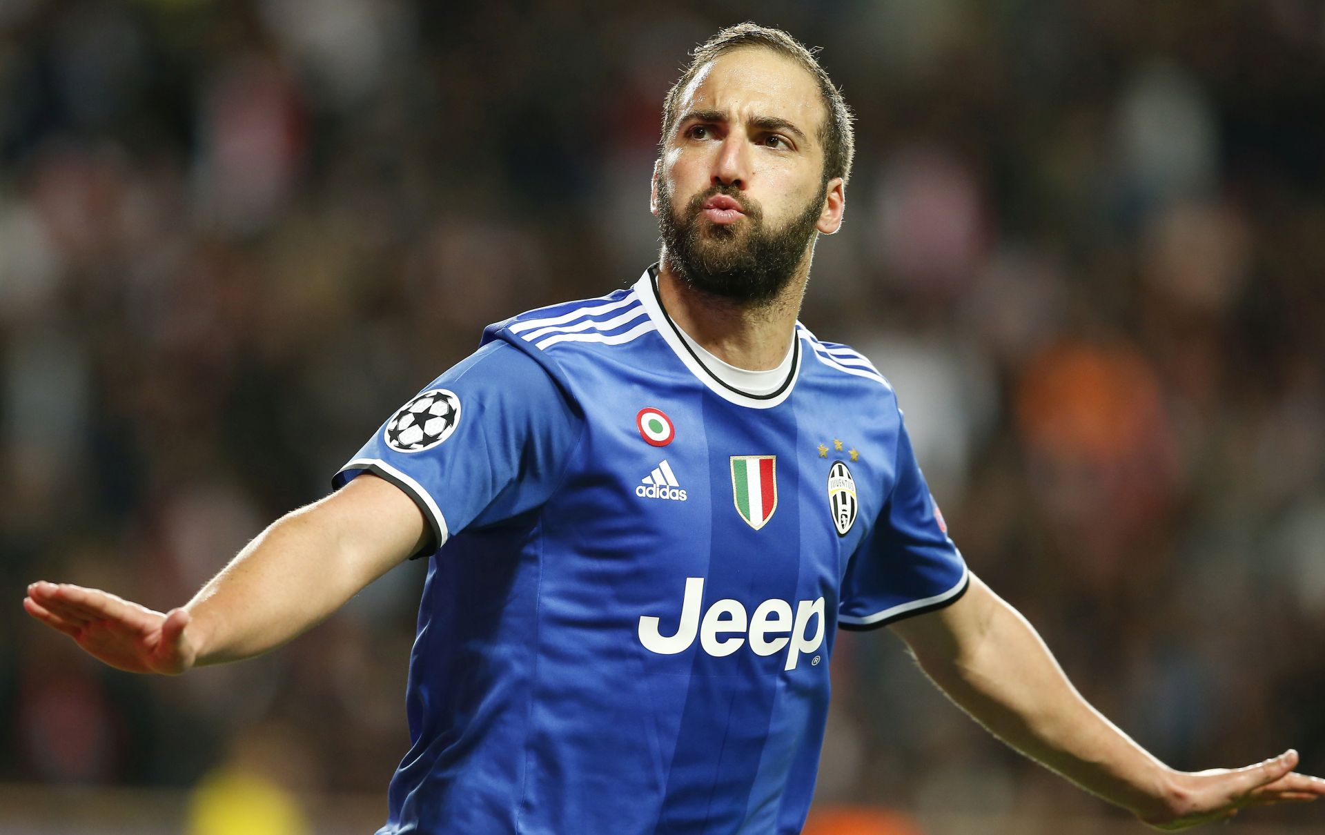 epa05942624 Gonzalo Higuan of Juventus FC celebrates after scoring the 0-2 goal during the UEFA Champions League semi final, first leg soccer match between AS Monaco and Juventus FC at Stade Louis II in Monaco, 03 May 2017.  EPA/SEBASTIEN NOGIER