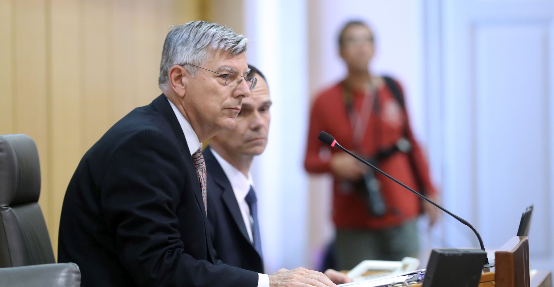 Zagreb, 04.05.2017 - Potpredsjednik Hrvatskog sabora eljko Reiner tijekom nastavka sjednice Hrvatskog sabora.
foto HINA/ Damir SENÈAR /ds