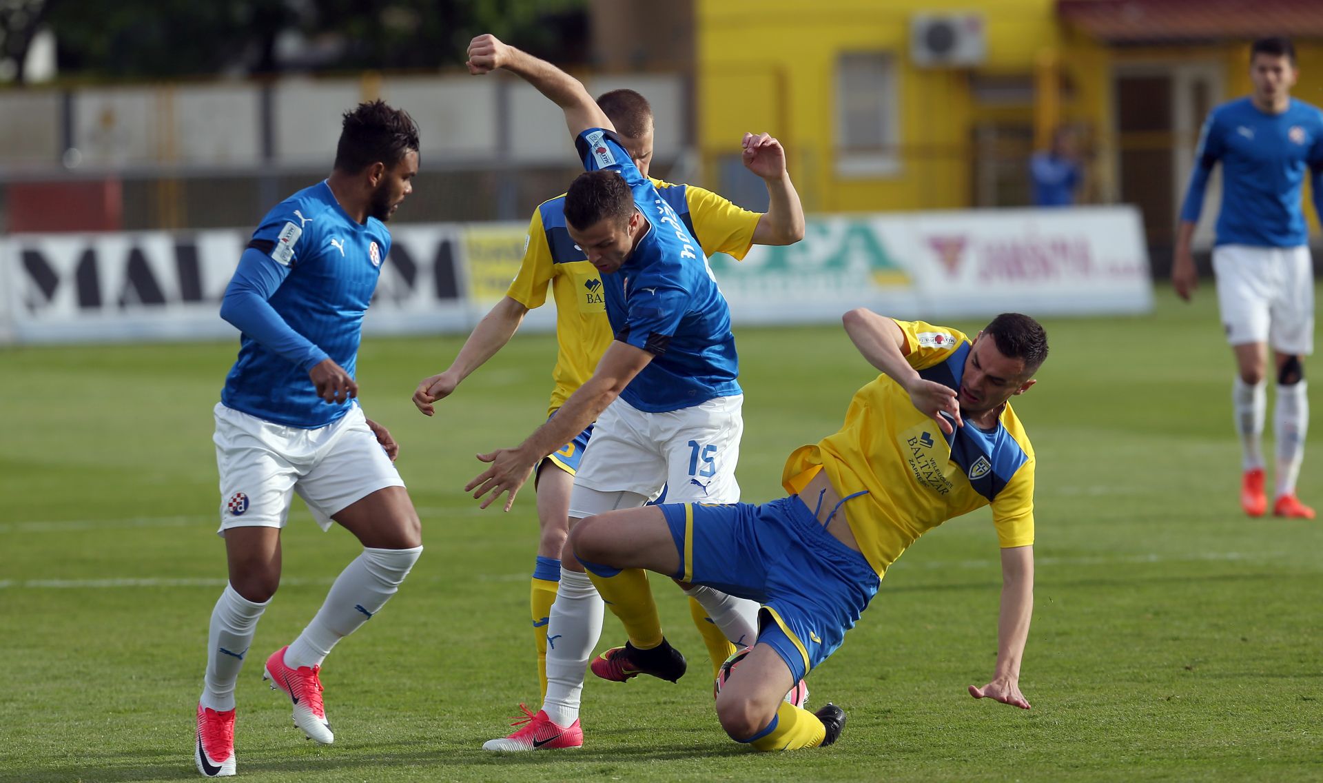 Zapreiæ, 04.05.2017 - Utakmica 32. kola Prve HNL Inter - Dinamo. Na fotografiji Soudani, Armin Hodiæ.
foto HINA / Denis CERIÆ /dc