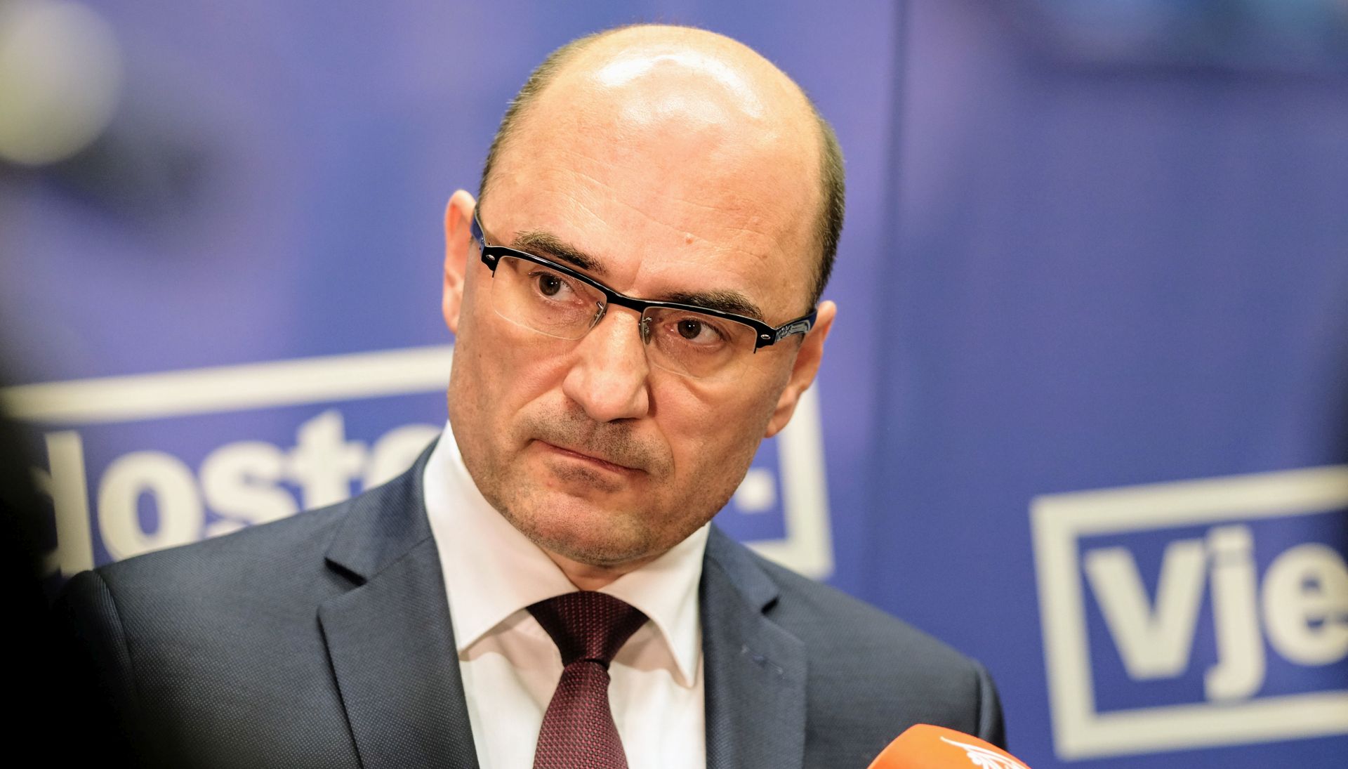 Zagreb, 8.5.2017 - Zamjenik predsjednika HDZ-a i potpredsjednik Hrvatskog sabora Milijan Brkiæ dao je izjavu za medije u Sredinjici HDZ-a uoèi sjednice Predsjednitva stranke.
foto HINA/ Edvard UAK/ ua