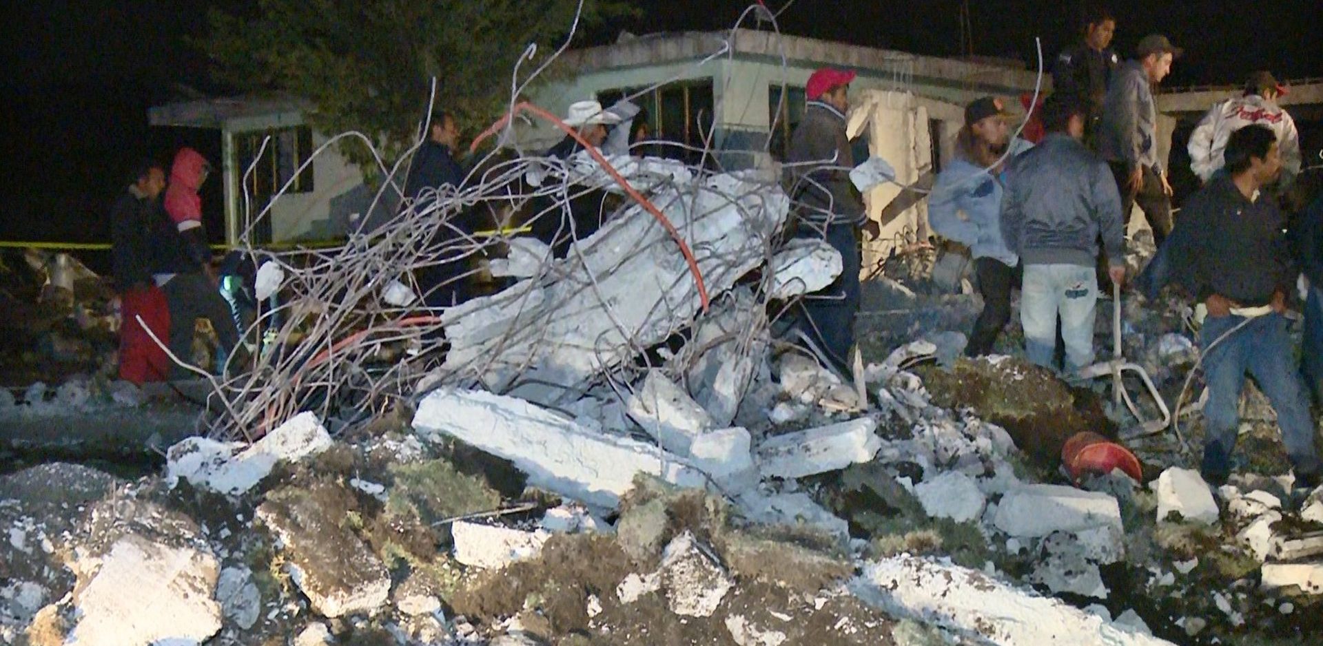 epa05952884 A photograph made avaiable on 09 May 2017 showing a group of people searching for bodies of victims killed in an explosion at a fireworks warehouse in the municipality of Chilchotla, Puebla, a state in central Mexico, on 08 May 2017. At least 14 people were killed and about 30 others injured officials said on 09 May 2017.  EPA/STR