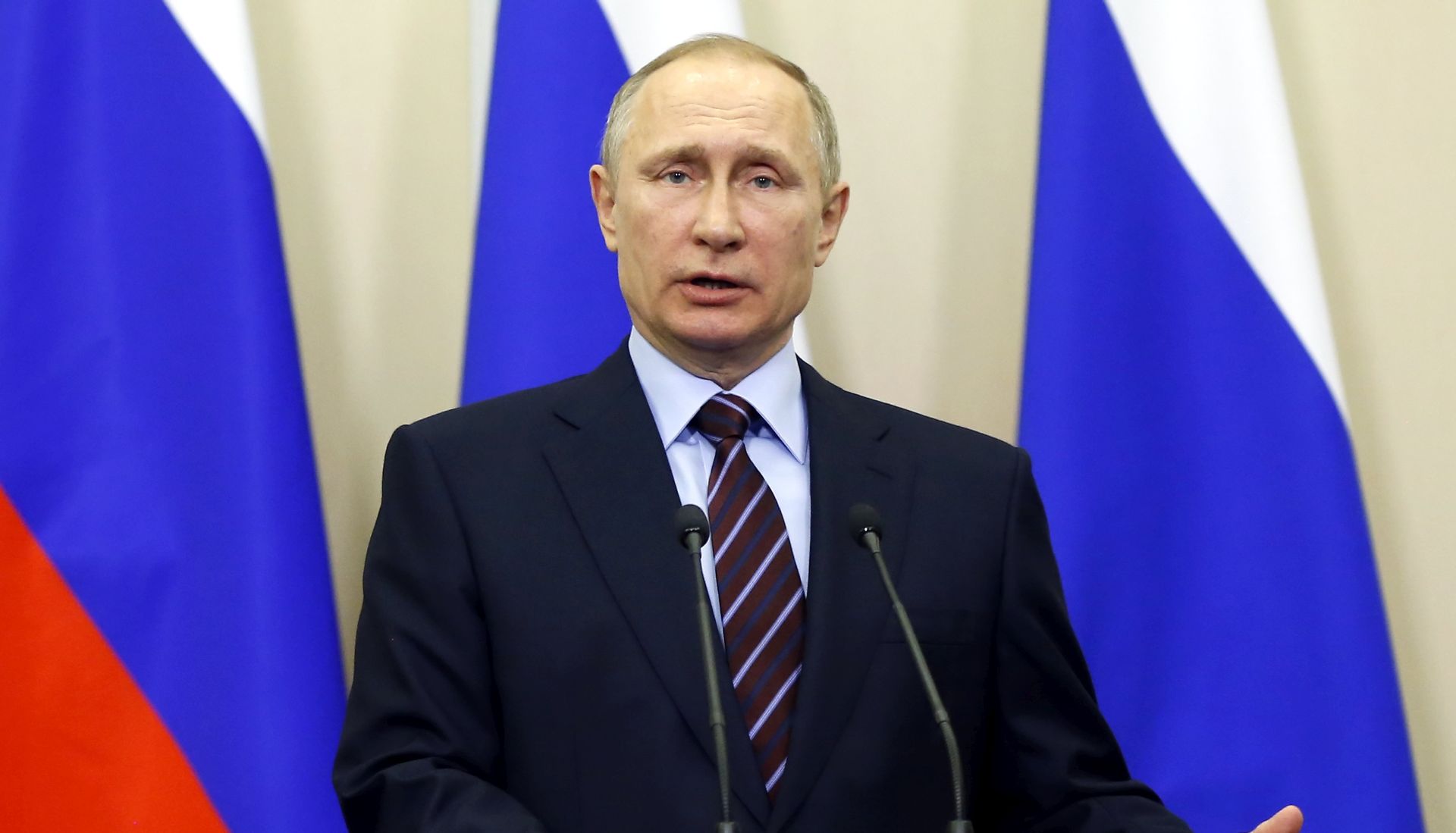 epa05956760 Russian President Vladimir Putin attends with President of the Palestinian Authority Mahmoud Abbas (not pictured) a teleconference with Bethlehem at the Bocharov Ruchei residence in the Black sea resort of Sochi, Russia, 11 May 2017. Putin received Abbas for a meeting that reportedly focused on the settlement in the Middle East. Abbas on 09 May said he was willing to restart peace talks with Israel with the support of the United States president.  EPA/YURI KOCHETKOV / POOL