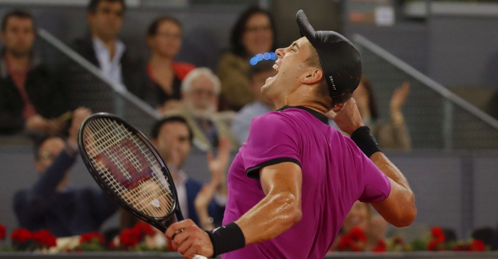 epa05957468 Croatia's Borna Coric celebrates winning against to Scotland's Andy Murray during their third round match at Mutua Madrid Open tennis tournament in Madrid, Spain, 11 May 2017.  EPA/JUANJO MARTIN