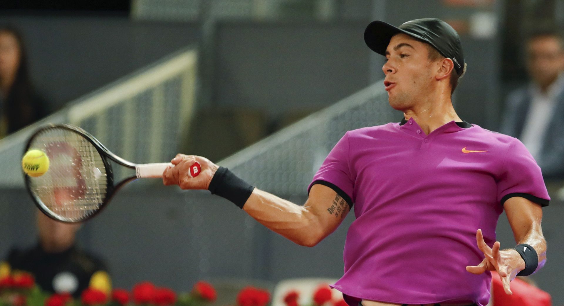 epa05960424 Croatia's Borna Coric in action during his quarter final match against Austria's Dominic Thiem at the Mutua Madrid Open tennis tournament in Madrid, Spain, 12 May 2017.  EPA/JUANJO MARTIN