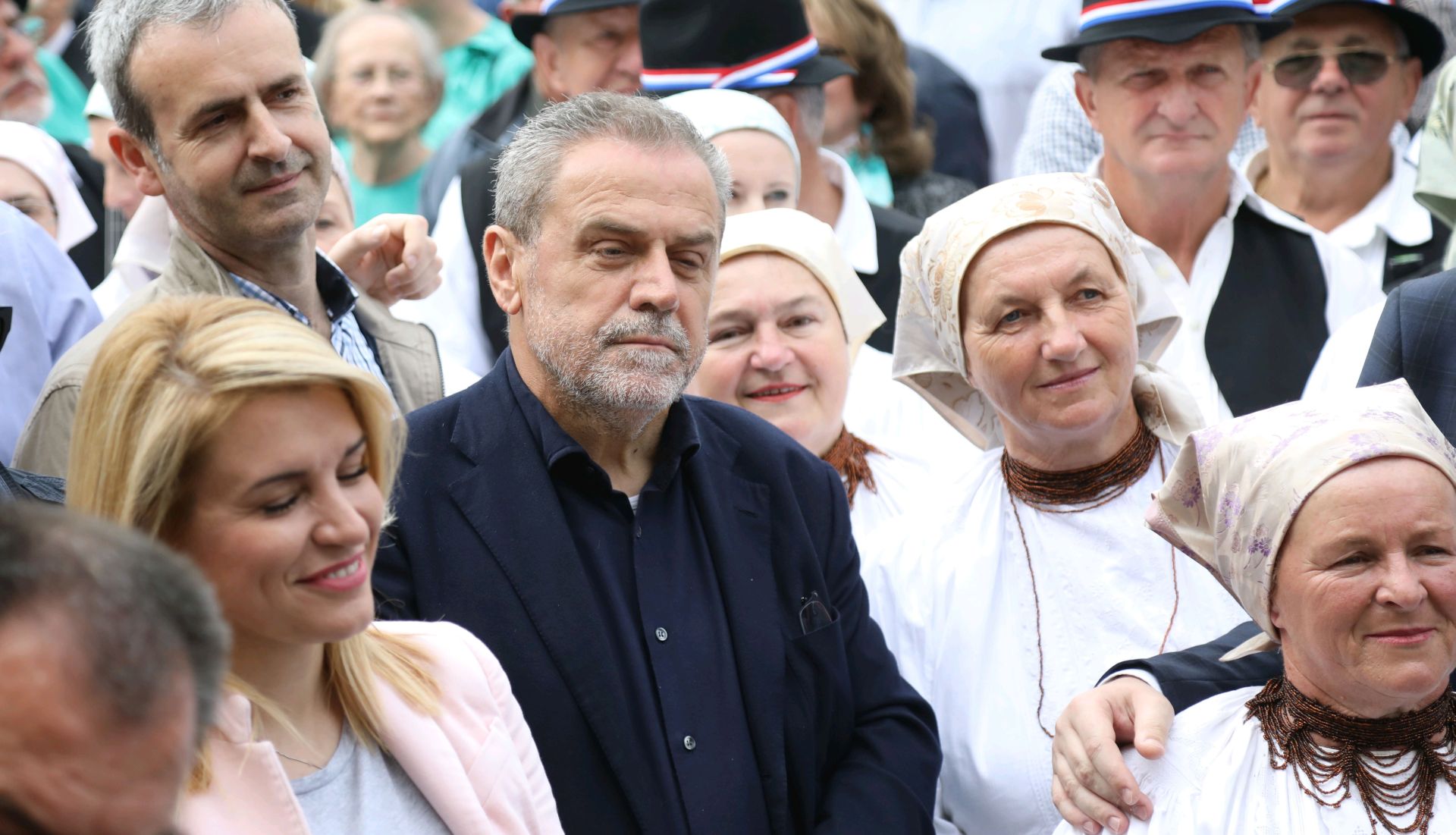 Zagreb, 13.05.2017 - Hrvatska poljoprivredna agencija (HPA) i Ministarstvo Poljoprivrede organizirali su zavrnu manifestaciju 'Doruèak s hrvatskih farmi' koja se odrala na Trgu bana Josipa Jelaèiæa. Na slici Milan Bandiæ.
foto HINA/ Lana SLIVAR DOMINIÆ/ ik