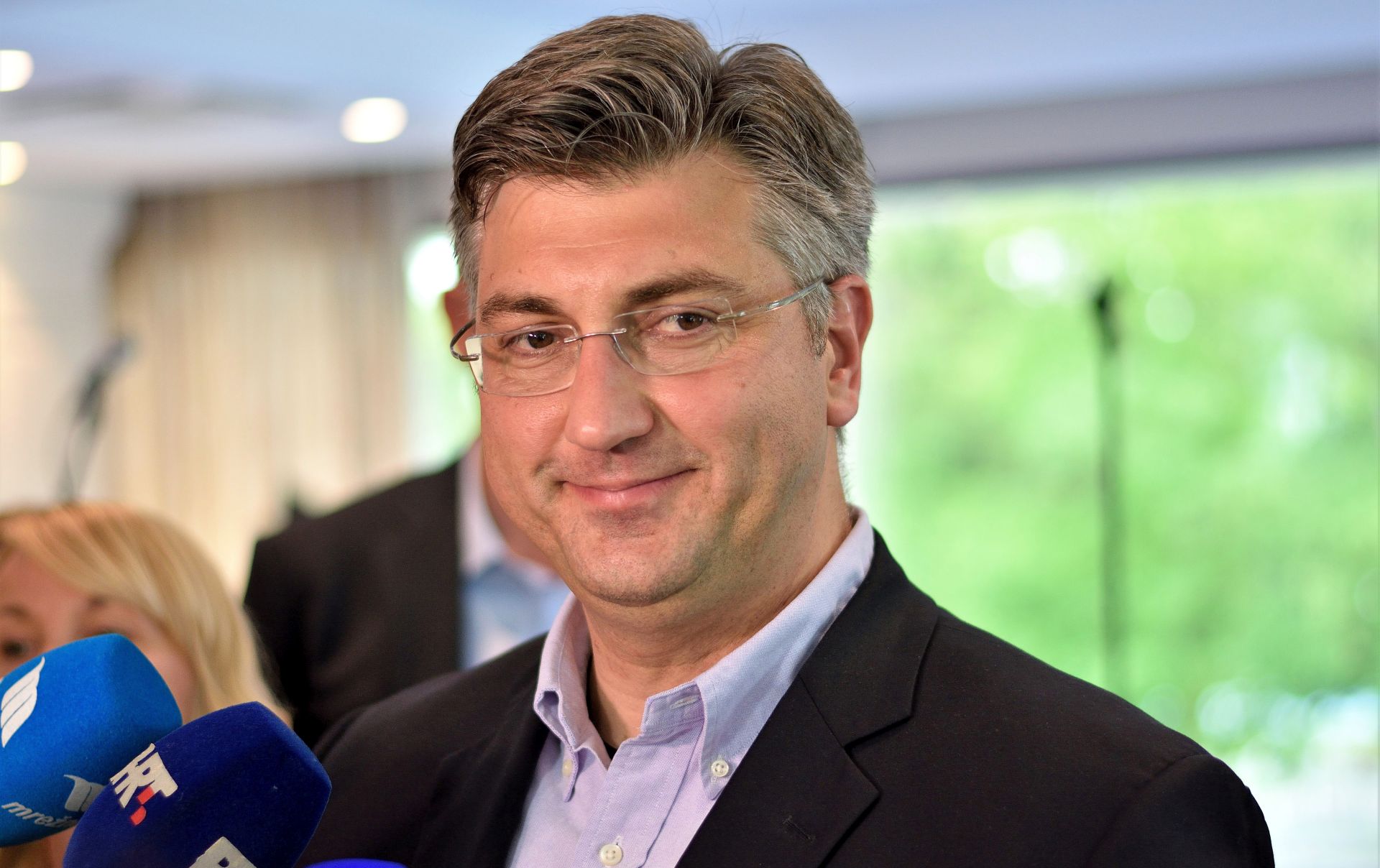 Karlovac, 13.05.2017 - Premijer Andrej Plenkoviæ, predsjednik HDZ-a, susreo se u subotu u Karlovcu s èlanstvom i kandidatima za izvrnu i predstavnièku vlast u Karlovaèkoj upaniji te je izrazio uvjerenje u "sjajan uspjeh" HDZ-ovih kandidata za upana i za gradonaèelnike Karlovca, Duge Rese i Ogulina, ali i drugdje u Hrvatskoj.
foto HINA/ Mladen VOLARIÆ/ ik
