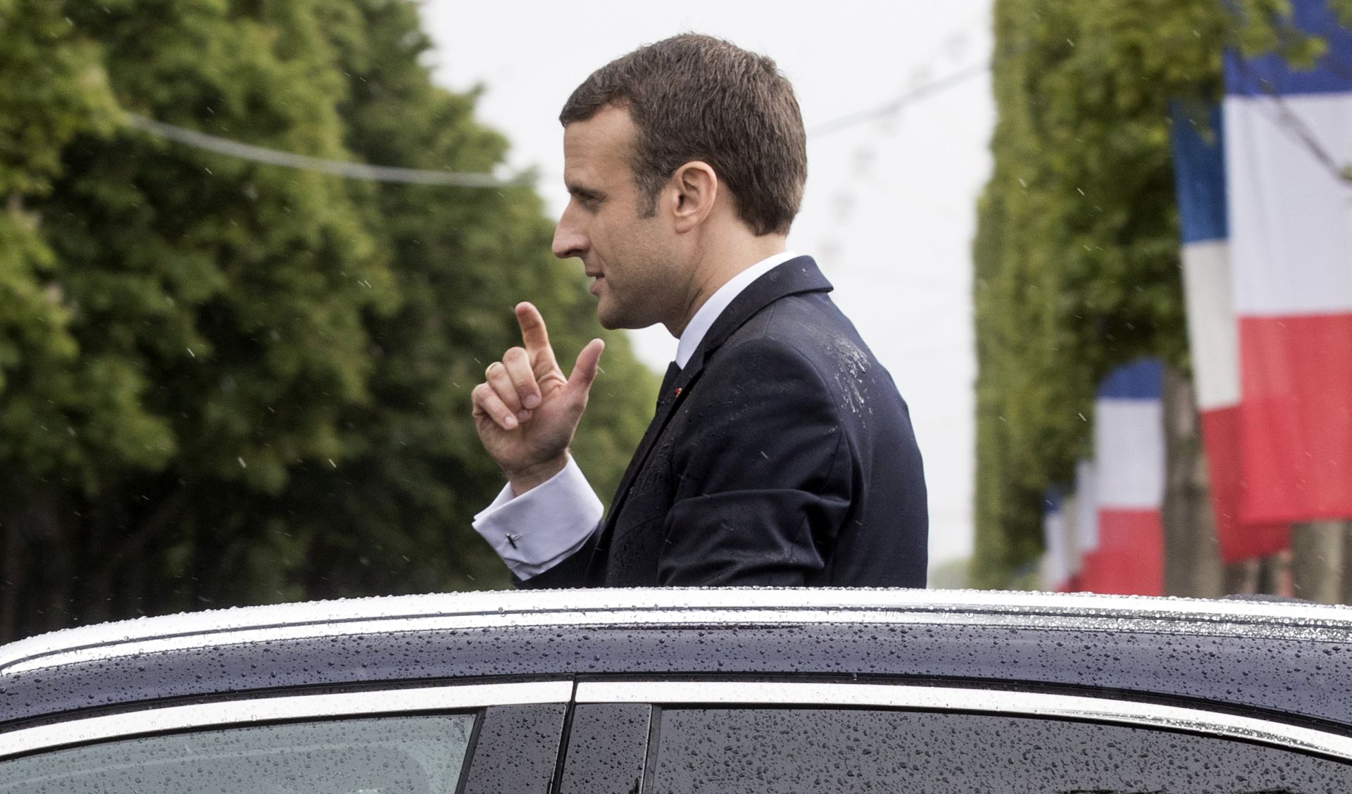 epa05963673 New French President Emmanuel Macron looks on from a car on the Champs Elysee as he is driven back to the Elysee Palace after laying flowers at the tomb of the Unknown Soldier at the Arc of Triomphe in Paris, France, 14 May 2017.  EPA/ETIENNE LAURENT / POOL MAXPPP OUT