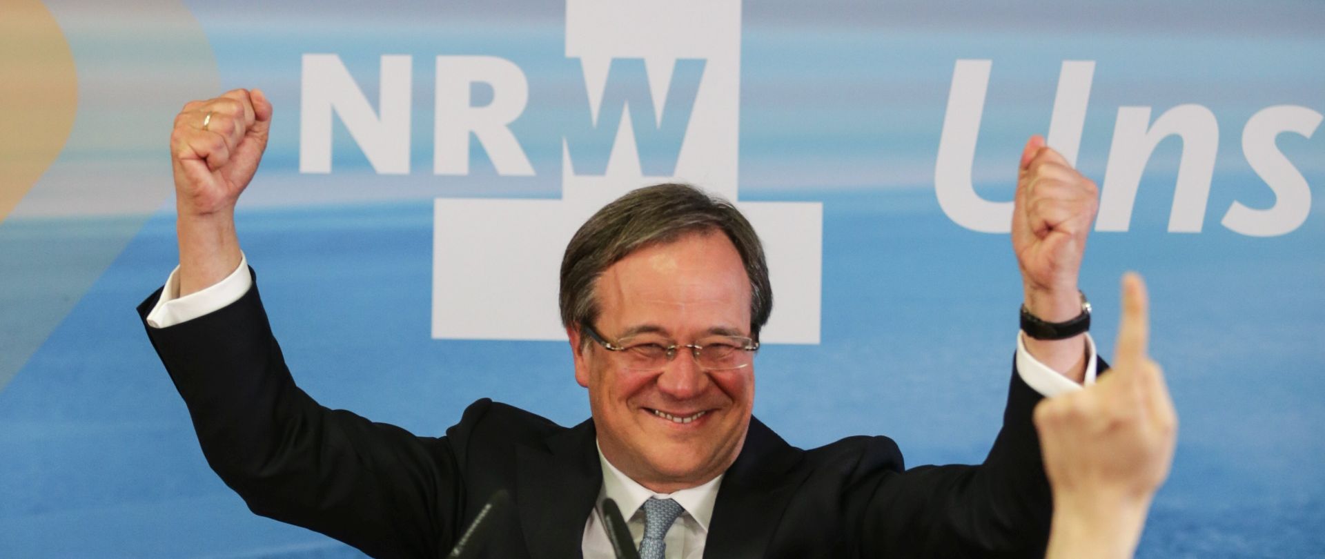 epa05964355 Armin Laschet, regional leader of the Christian Democratic Union (CDU) party, celebrates with supporters of Christian Democartic Union (CDU) after the publication of the first prognosis of the election in German federal state North Rhine-Westpahlia in Duesseldorf, Germany, 14 May 2017. According to a prognosis of German TV station ARD, the CDU had a win with 34,5 percent. SPD is second with 30,5 percent.  EPA/ARMANDO BABANI