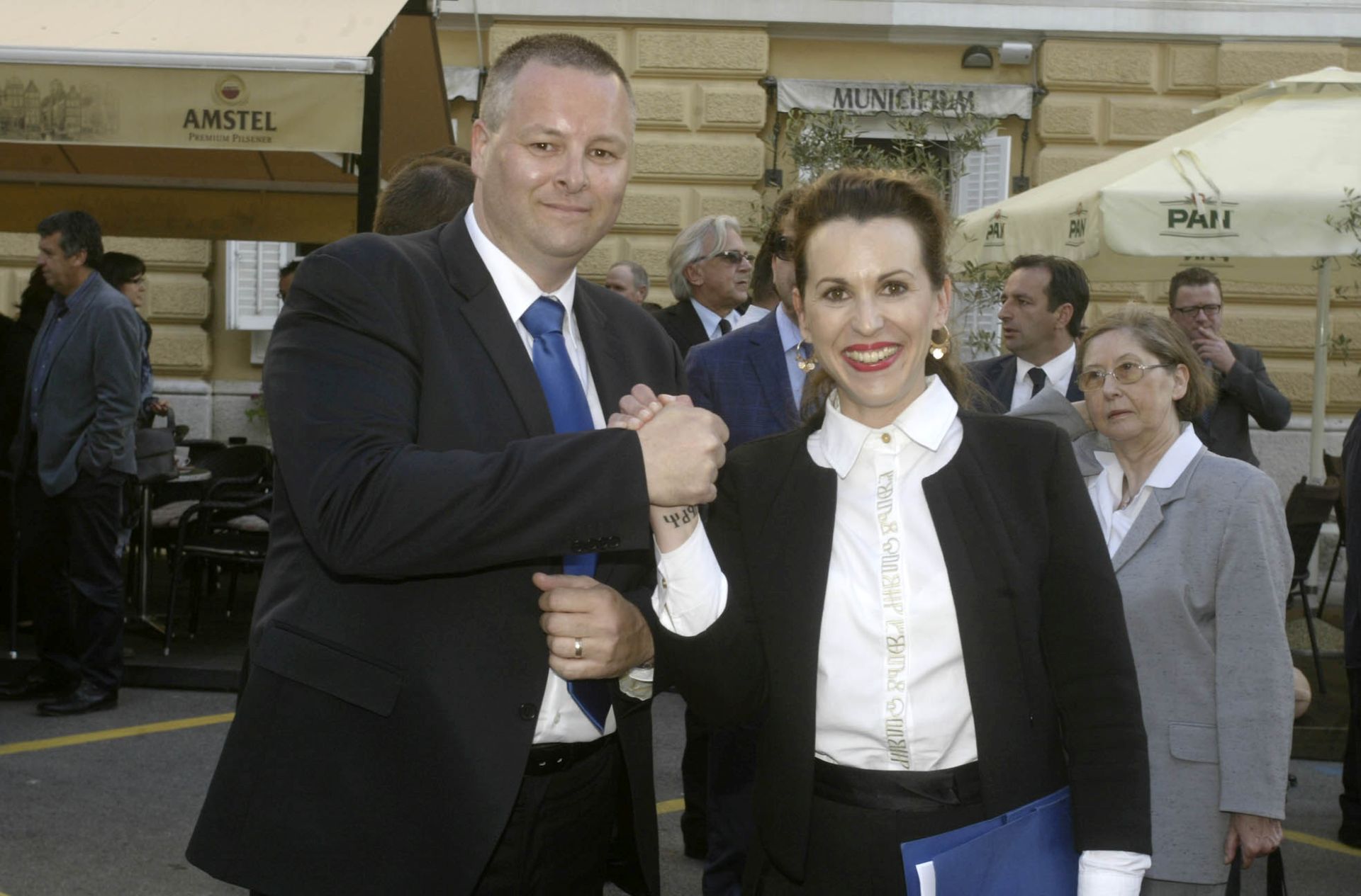 Rijeka, 15.05.2017. - HDZ je u ponedjeljak održao predizborni skup na riječkom Korzu. Na slici kandidat HDZ-a za gradonačelnika Rijeke Kristijan Staničić i kandidatkinja za županicu Majda Burić.
foto HINA/ Miljenko KLEPAC/ mk