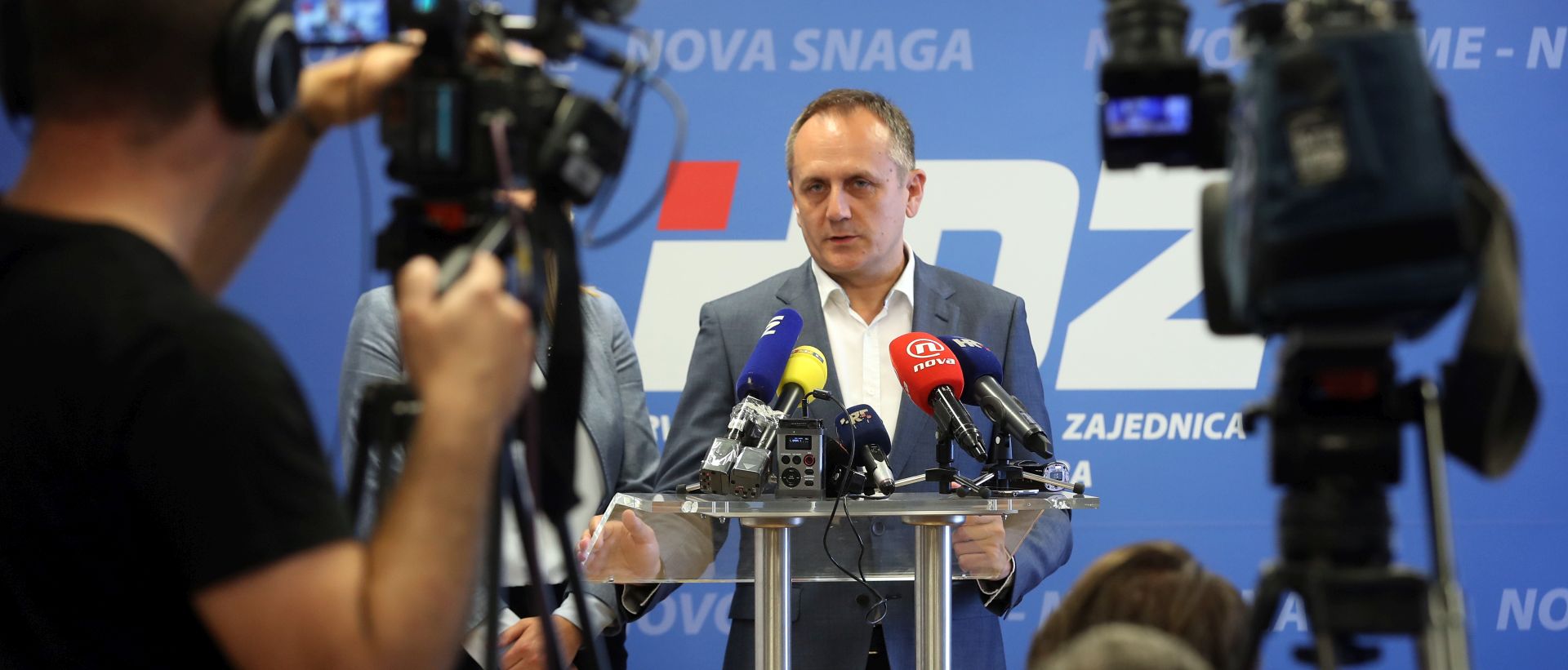 Zagreb, 16.05.2017 - Konferenciju za medije pod nazivom "Bandiæev tramvaj pun love?!" o izgradnje tramvajske pruge do Velike Kosnice, odrao je kandidat HDZ-a za zagrebaèkog gradonaèelnika Drago Prgomet i njegova zamjenica Nikolina Brnjac.
foto HINA/ Damir SENÈAR /ds