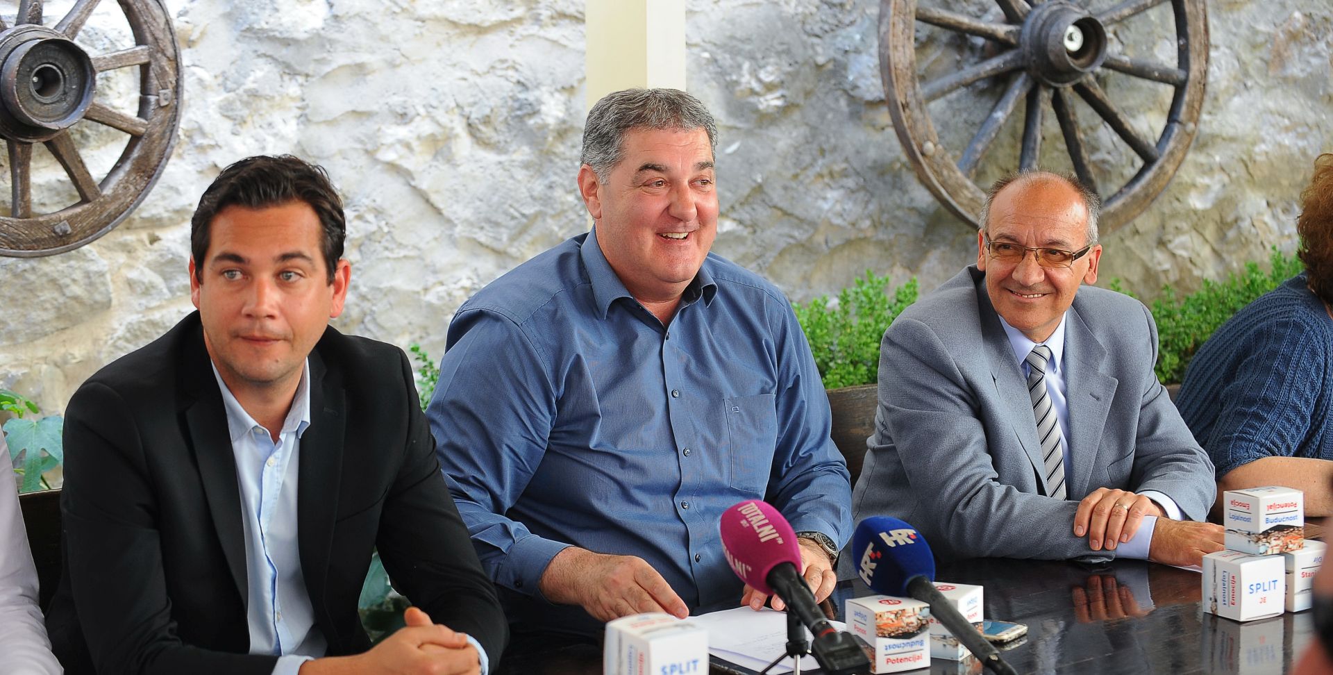 Split, 16.05.2017 - Kandidat za gradonaèelnika Ivo Baldasar predstavio svoj program. Na fotografiji Vojko Bouliæ, Ivo Baldasar, Nelson Borovina.
foto HINA / Mario STRMOTIÆ / ml