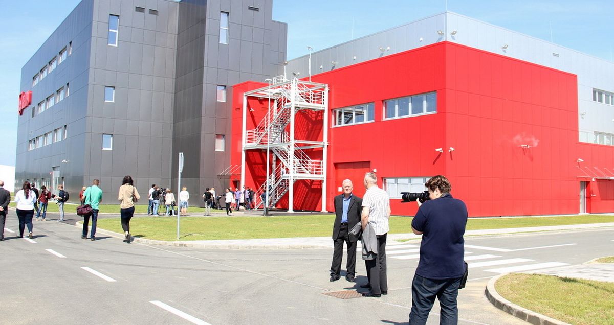 Koprivnica, 16.05.2017. - Farmaceutska kompanija Belupo otvorila je u utorak u Koprivnici novu tvornicu krutih, polukrutih i tekućih oblika lijekova, u koju je uloženo 530 milijuna kuna, i u kojoj će posao naći 200 novih radnika. foto HINA / ml