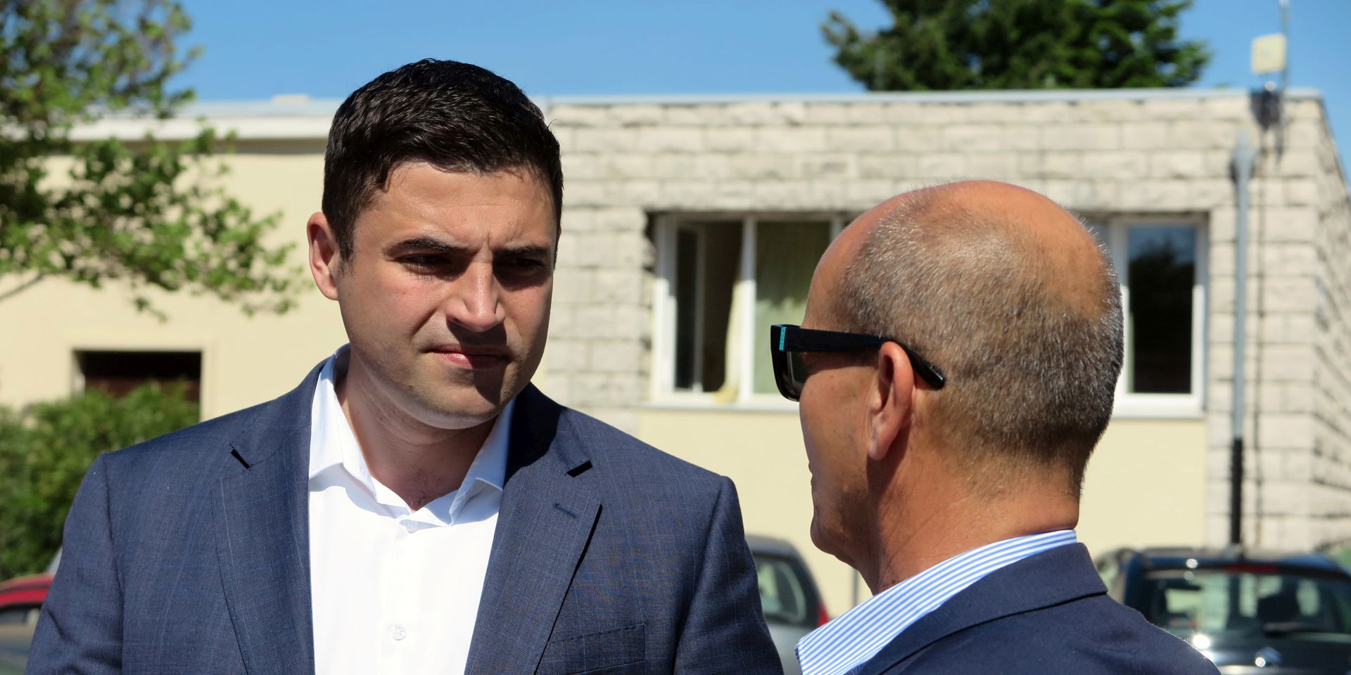 Labin, 16.05.2017. - Predsjednik SDP-a Davor Bernardiæ u utorak je u Labinu izjavio kako posljednja dogaðanja u Hrvatskoj pokazuju da Vlada gotovo svaki predmet gura pod tepih i da to potvrðuje posljednji sluèaj Zveèeva, te poruèio da je vrijeme da se Hrvatskoj na izborima vrati stabilnost.
foto HINA / Daniel SPONZA / ml