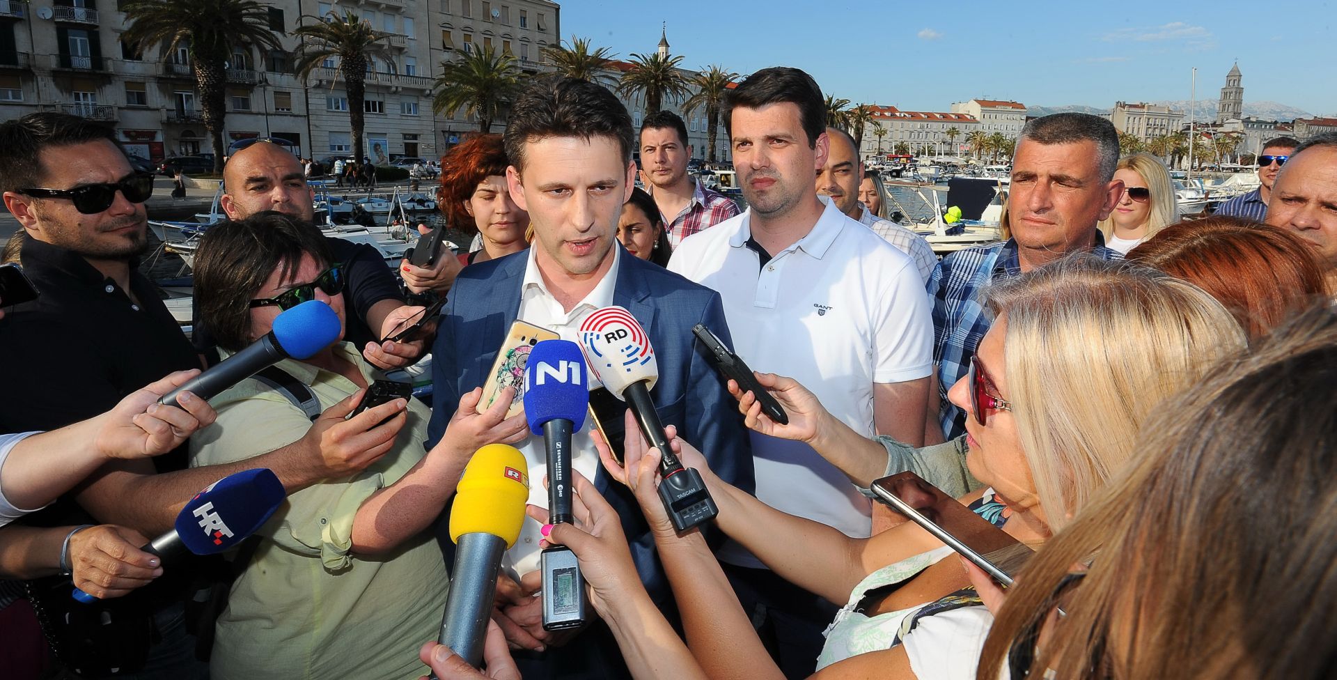 Split, 16.05.2017 - 
Završni skup Mosta nezavisnih lista Splita i splitsko-dalmatinske županije. Na fotografiji Božo Petrov, Ante Čikotić, Miro Bulj
. foto HINA / Mario STRMOTIĆ / ml