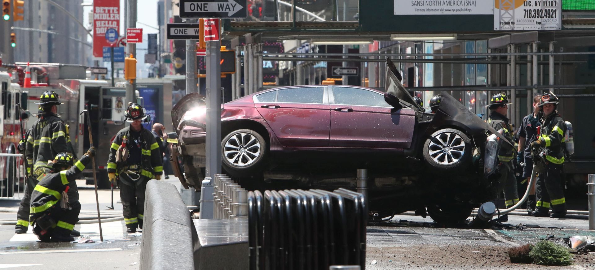 epa05972524 Emergency workers work at the scene after multiple people were injured when a vehicle struck numerous pedestrians in Times Square in New York City, New York, USA, 18 May 2017. Reports indicated that the vehicle was possibly speeding when it drove up onto the sidewalk striking the pedestrians.  EPA/GARY HE