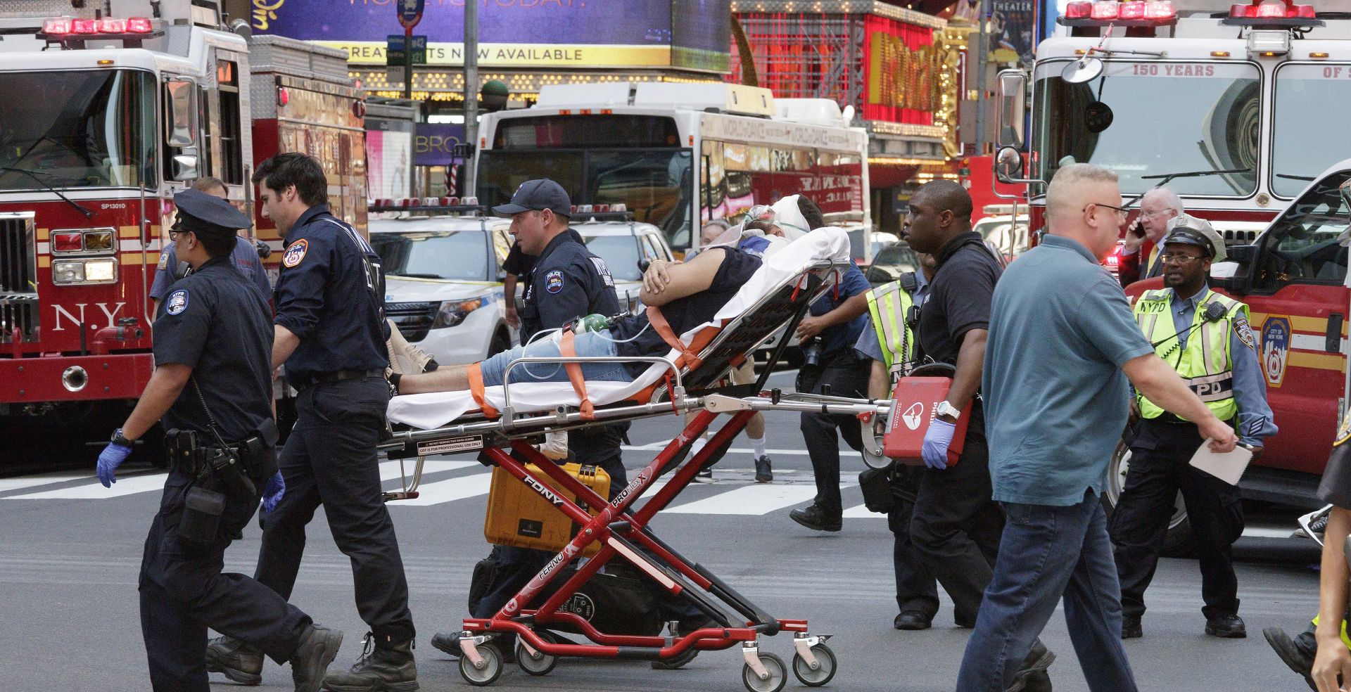 epa05972630 Emergency workers treat a victim after multiple people were injured when a vehicle struck numerous pedestrians in Times Square in New York City, New York, USA, 18 May 2017. Reports indicated that the vehicle was possibly speeding when it drove up onto the sidewalk striking the pedestrians.  EPA/JUSTIN LANE