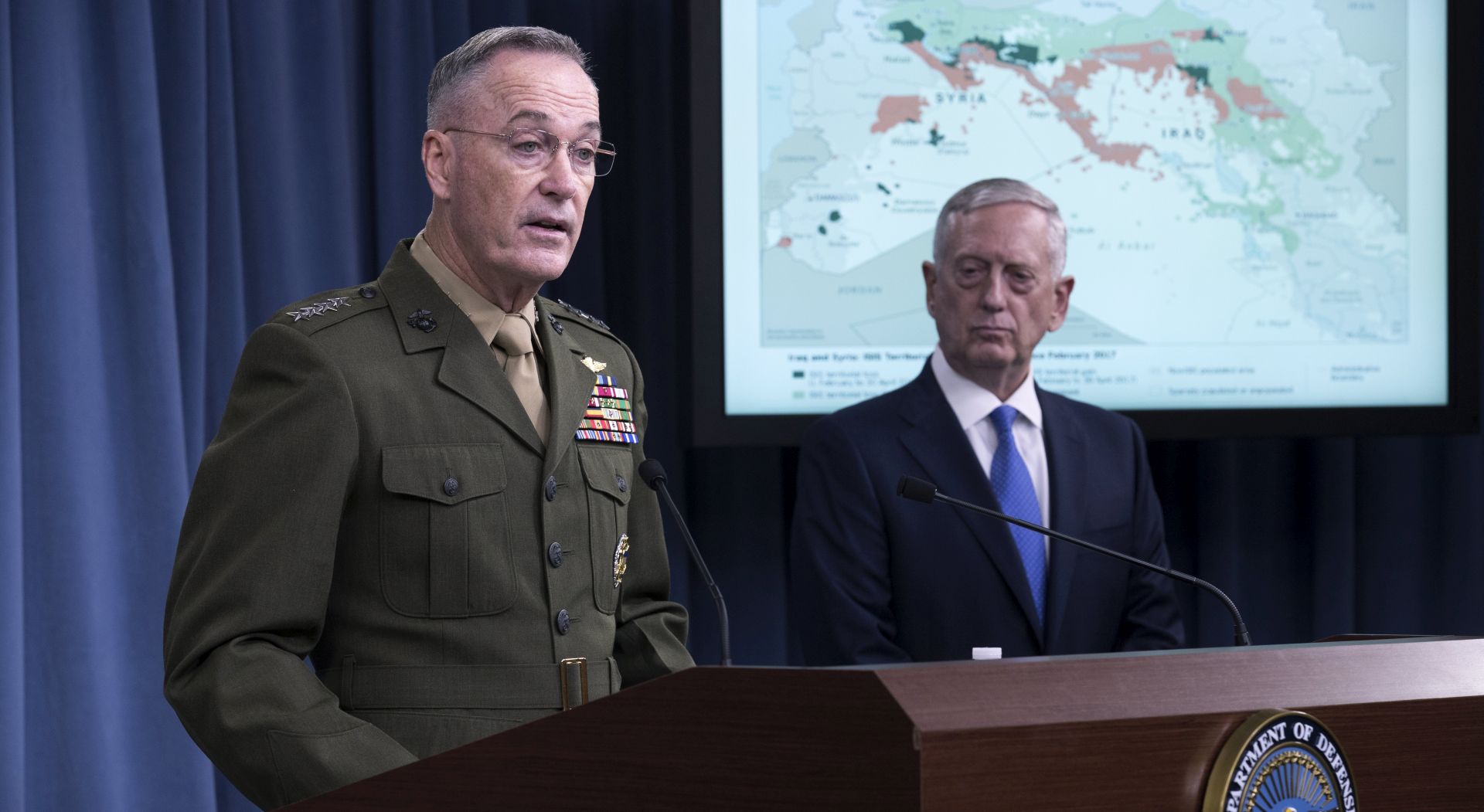 epa05975053 US Secretary of Defense James Mattis (R), with Chairman of the Joint Chiefs of Staff General Joseph Dunford (L), participate in a press conference at the Pentagon in Arlington, Virginia, USA, 19 May 2017. The briefing on ISIS comes as President Trump embarks on his first international trip as President of the United States.  EPA/SHAWN THEW