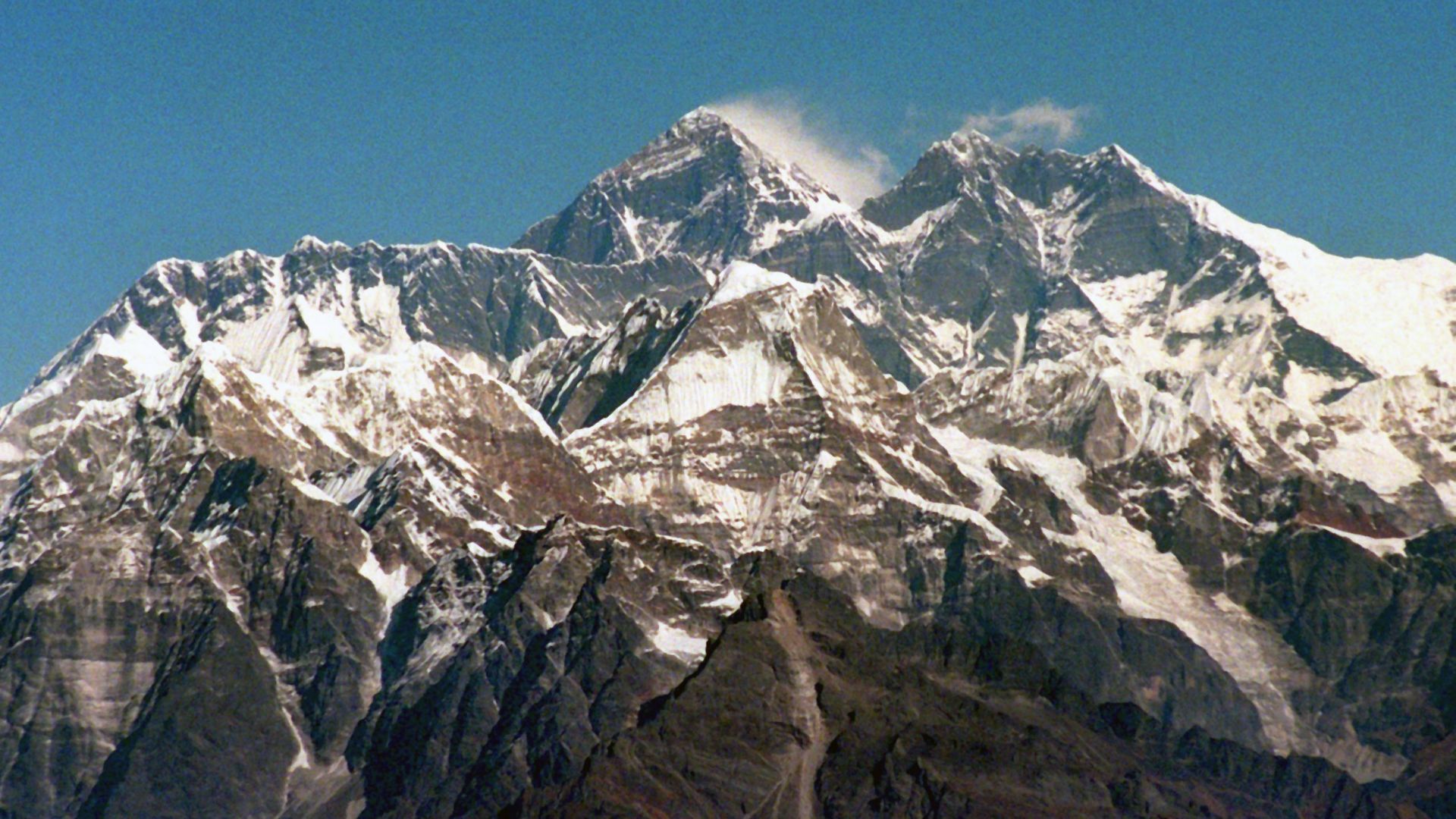 epa05981343 (FILE) - A file picture dated 29 November 1996 showing the Himalya range and Mount Everest, the highest mountain on earth (C) from an airplane in Nepal. Accoding to reports from 22 May 2017, the Hillary Step on Mount Everest collapsed. The 12-metres outcrop was the last obstacle on the way to Mount Everest's peak.  EPA/MARTIN ATHENSTAEDT  GERMANY OUT