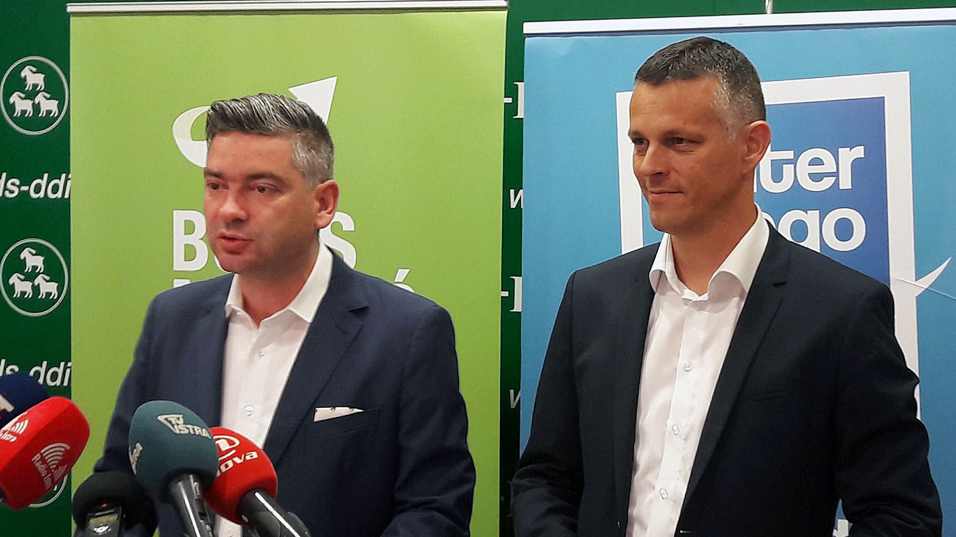 Pula, 23.5.2017 - Predsjednik Istarskog demokratskog sabora (IDS) Boris Miletiæ u utorak je na konferenciji za novinare u Puli ustvrdio kako je IDS-ova pobjeda na lokalnim izborima u Istri zapravo pobjeda istarskih vrijednosti i istarskog naèina ivota, od tolerancije i suivota do multikulturalnosti i antifaizma. Na slici Boris Miletiæ i Valter Flego tijekom tiskovne konferencije IDS-a.
foto HINA/ Daniel SPONZA/ ua