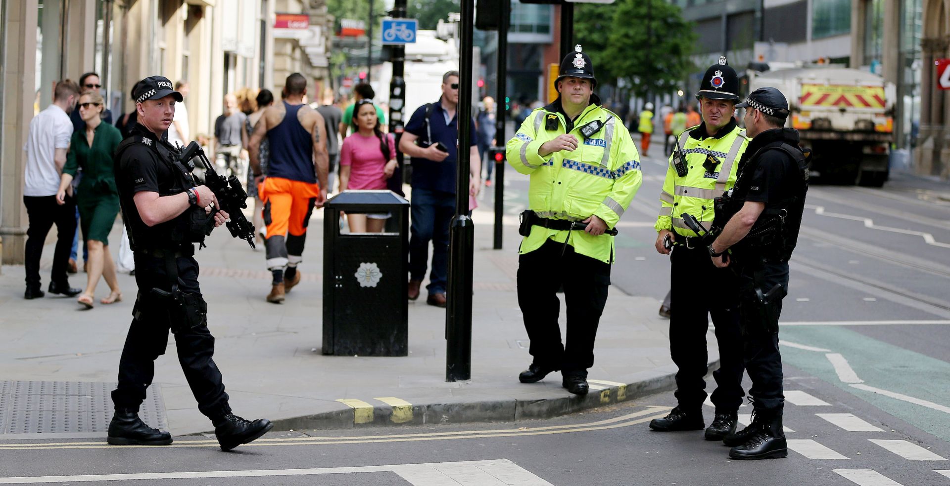 epa05988877 Armed police patrol the streets near the MEN Arena in Manchester, Britain, 25 May 2017. A suicide bombing at Manchester Arena on 22 May killed 22 and injured dozens after a music concert, in what police treat as a terror attack.  EPA/NIGEL RODDIS