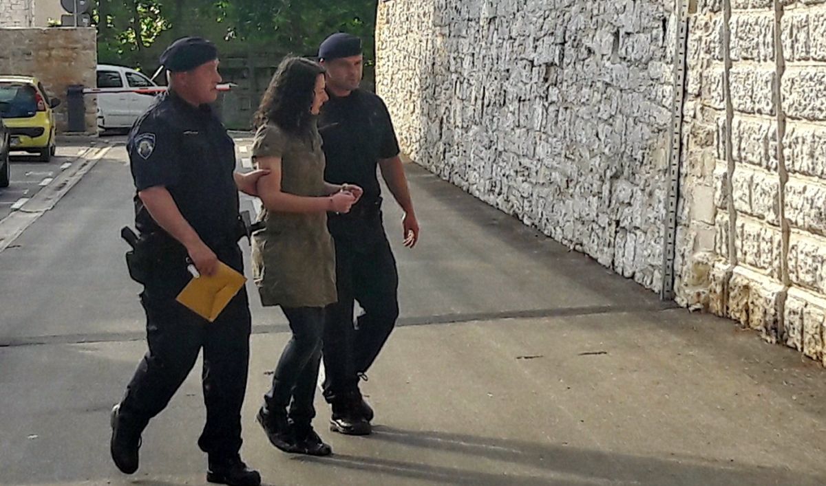 Pula, 25.05.2017. - Privedena majka sumnjičena za ubojstvo trogodišnjaka.
Na fotografiji Chiara Rojnić.
foto HINA/ Daniel SPONZA/ es