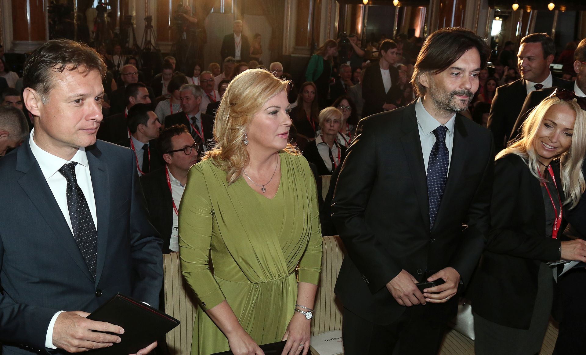 Zagreb, 29.5.2017 -  Predsjednica Republike Kolinda Grabar-Kitarović sudjelovala je na konferenciji Hrvatska kakvu trebamo – „Brendiranje Hrvatske“ izlaganjem pod nazivom „Hrvatska i svijet, geopolitički i geostrateški okvir“.Na slici predsjednik sabora Gordan Jandroković,Kolinda Grabar Kitarović i Dražen Klarić.
foto HINA/ Tomislav PAVLEK /tp