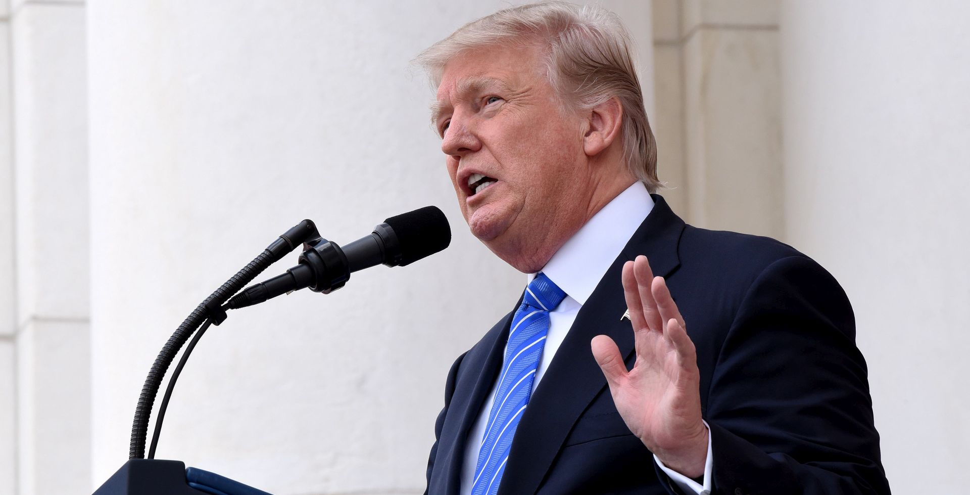 epa05997703 US President Donald J. Trump speaks at a wreath-laying ceremony at the Tomb of the Unknown Soldier at Arlington National Cemetery on Memorial Day, in Arlington, Virginia, USA, 29 May 2017. Memorial Day is observed on the last Monday of May and commemorates all men and women who have died in military service for the United States.  EPA/Olivier Douliery / POOL