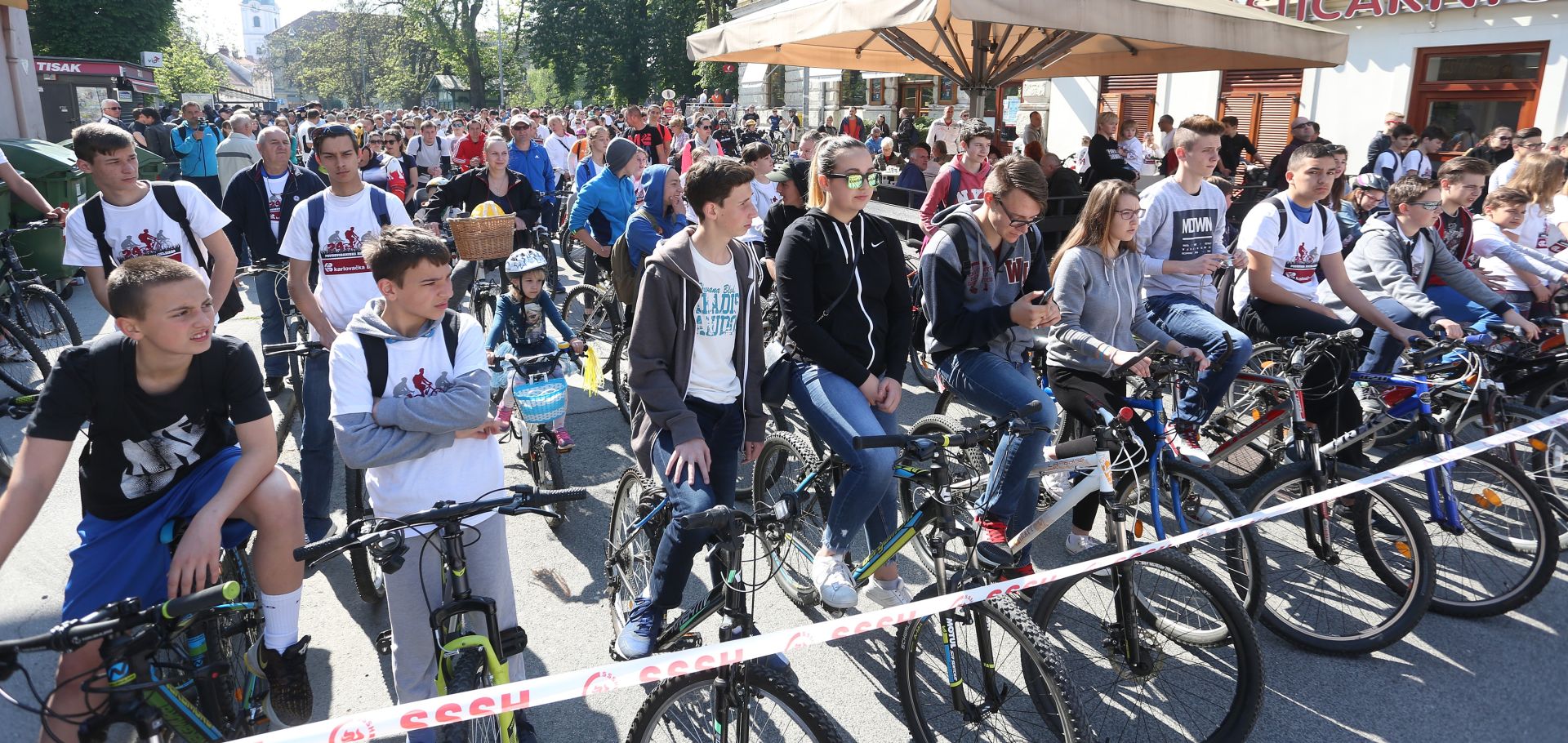 01.05.2017., Karlovac - Vise od dvije tisuce biciklista sudjelovalo je na 24. prvosvibanjskoj biciklijadi koju organizira SSSh Karlovac. Prvosvibanjska biciklijada vozi se iz sredista Karlovca do kupalista Grdun gdje je za bicikliste pripremljen grah. Photo: Kristina Stedul Fabac/PIXSELL