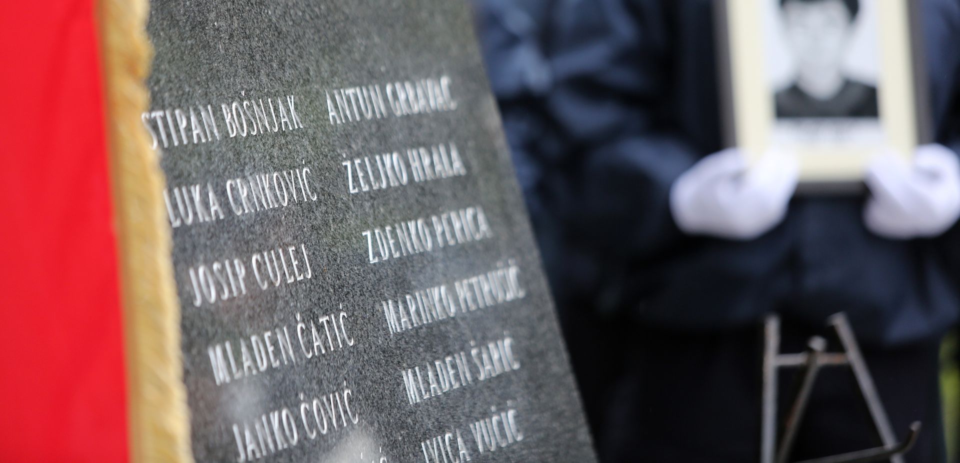 02.05.2016., Borovo selo - Komemorativnim skupom te polaganjem vijenaca i paljenjem svijeca podno spomen-obiljezja obiljezen je Memorijal 12 redarstvenika. Prije 20 godina u Borovu Selu iz zasjede je ubijeno 12 redarstvenika iz specijalne jedinice policije iz Vinkovaca. Oni su 1991. spasavali dvojicu zarobljenih kolega. Tada je ranjeno 27 policajaca. 
Photo: Marko Mrkonjic/PIXSELL