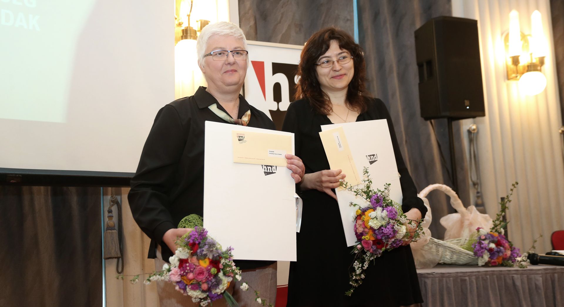 03.05.2017., Zagreb - Velika dvorana Novinarskog doma. Svecana dodjela novinarskih nagrada Hrvatskog novinarskog drustva (HND) u povodu Svjetskog dana slobode medija. Nagrada Marija Juric Zagorka za istrazivacko novinarstvo - Orhidea Gaura Hodak i Sandra Caric Herceg.
Photo: Sanjin Strukic/PIXSELL