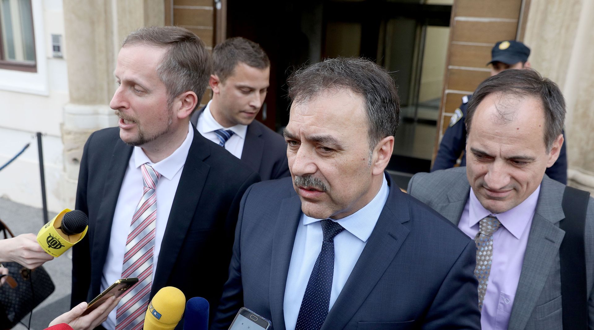 27.04.2017., Zagreb - Ministri MOST-a Ante Sprlje, Slaven Dobrovic i Vlaho Orepic napustaju zgradu Vlade nakon sto ih je premijer Andrej Plenkovic razrijesio duznosti. Photo: Patrik Macek/PIXSELL