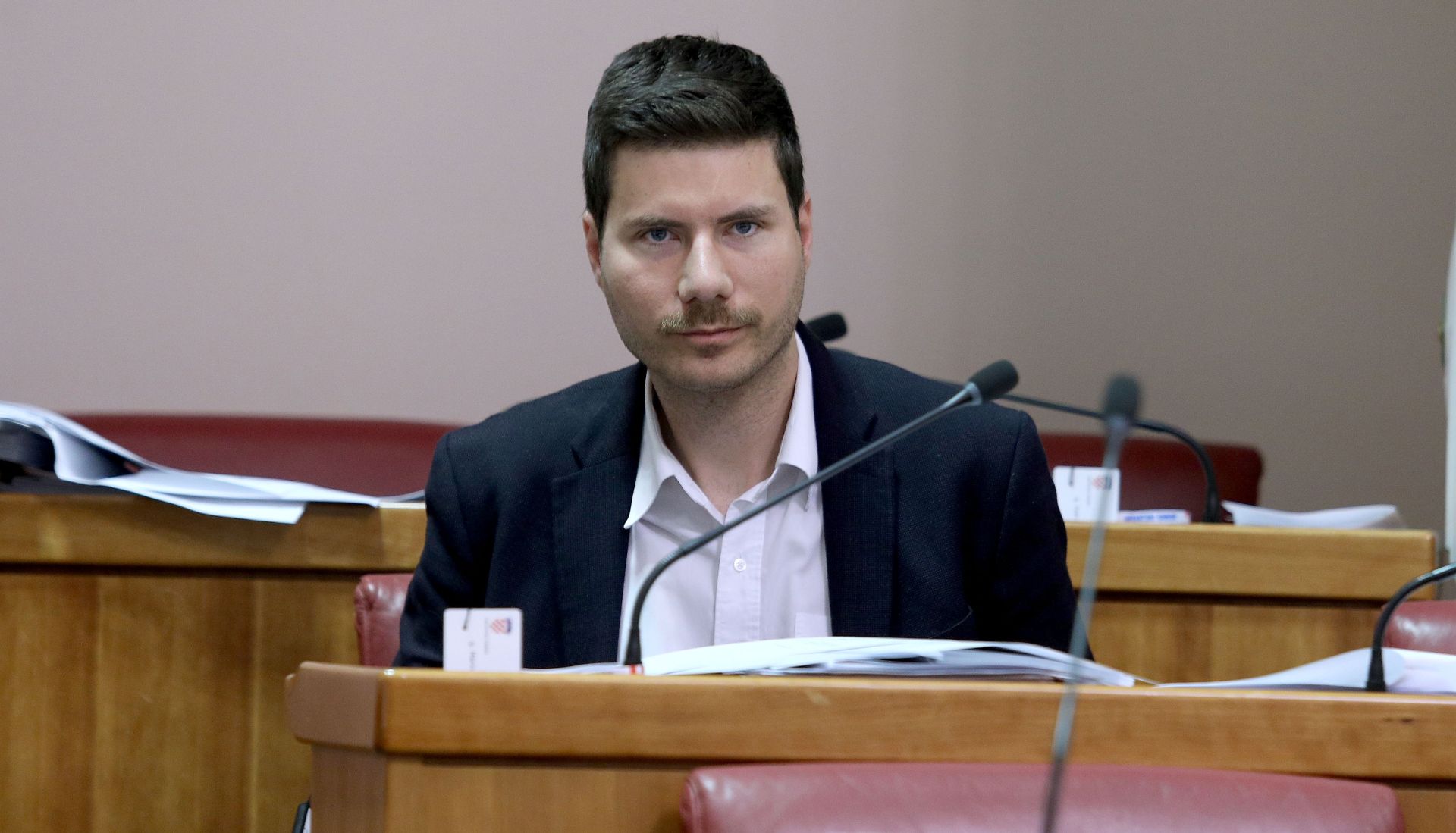 30.03.2017., Zagreb - Raspravom o o konacnom prijedlogu zakona o potvrdjivanju Medjunarodne konvencije iz Nairobija o uklanjanju podrtina Sabor je nastavio 3. sjednicu. Ivan Pernar pokazao novi imidz s brkovima. 
Photo: Patrik Macek/PIXSELL