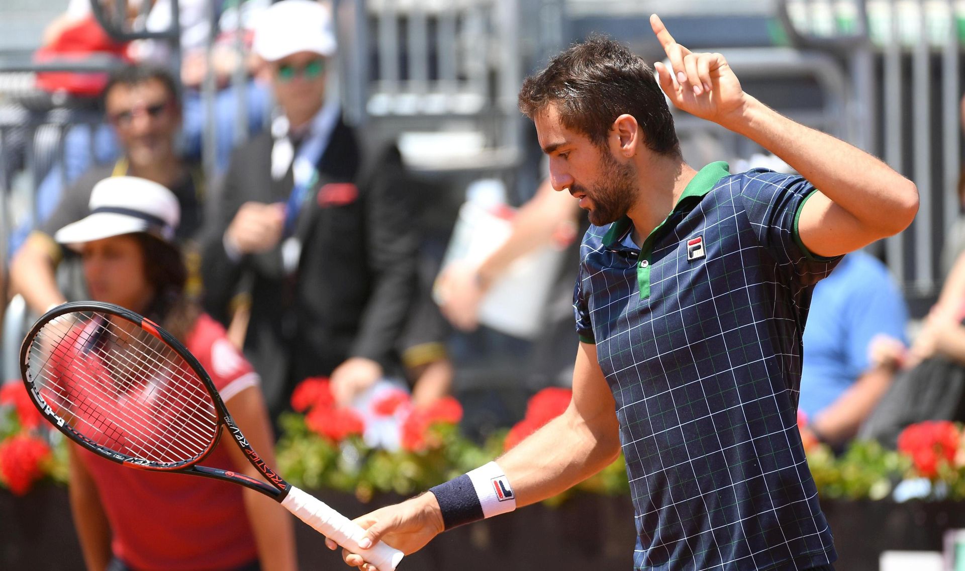 epa05974461 Croatian Marin Cilic reacts during the quarter final match against US John Isner at the Italian Open tennis tournament at the Foro Italico in Rome, 19 May 2017.  EPA/CLAUDIO ONORATI