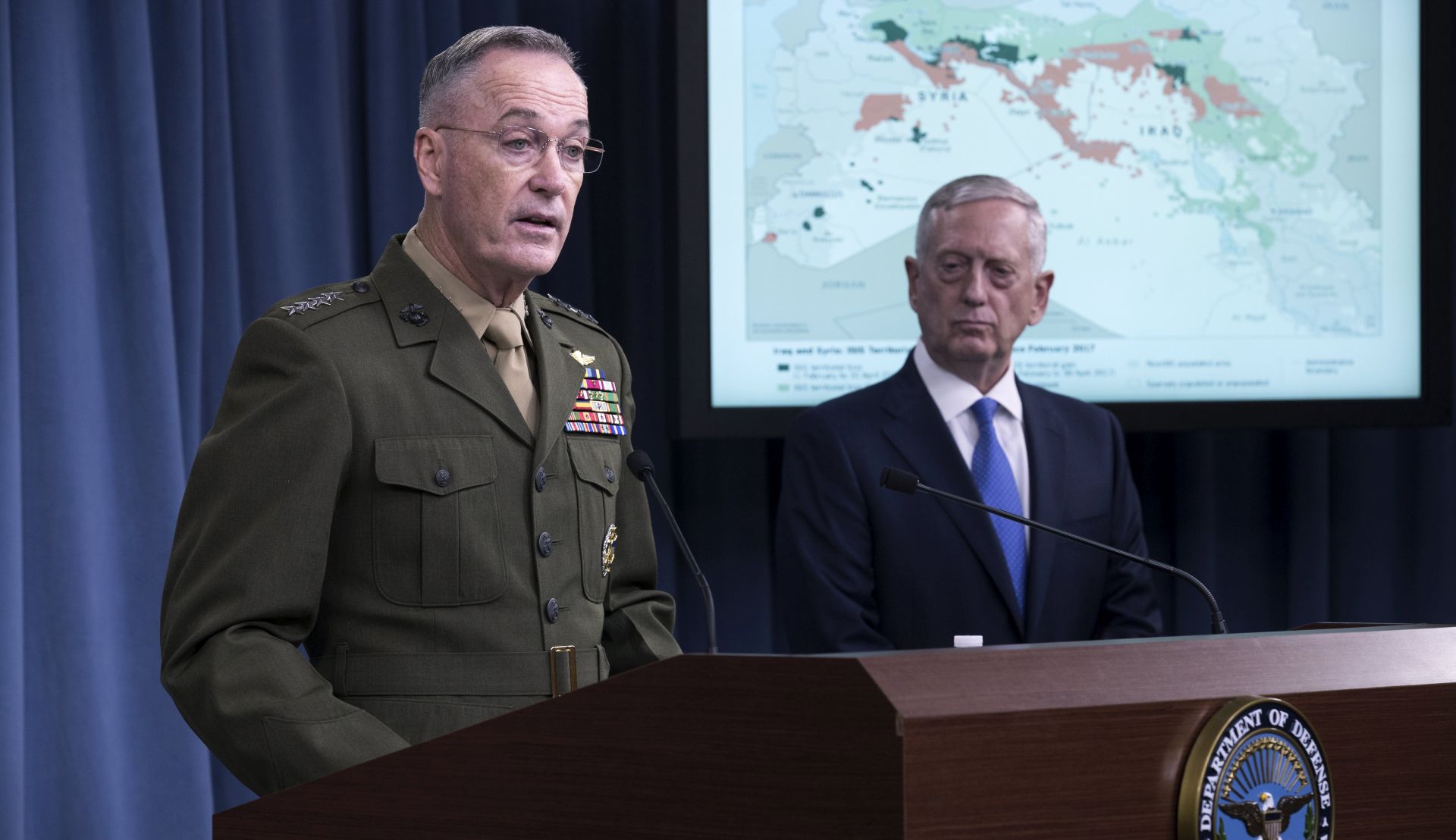 epa05975053 US Secretary of Defense James Mattis (R), with Chairman of the Joint Chiefs of Staff General Joseph Dunford (L), participate in a press conference at the Pentagon in Arlington, Virginia, USA, 19 May 2017. The briefing on ISIS comes as President Trump embarks on his first international trip as President of the United States.  EPA/SHAWN THEW