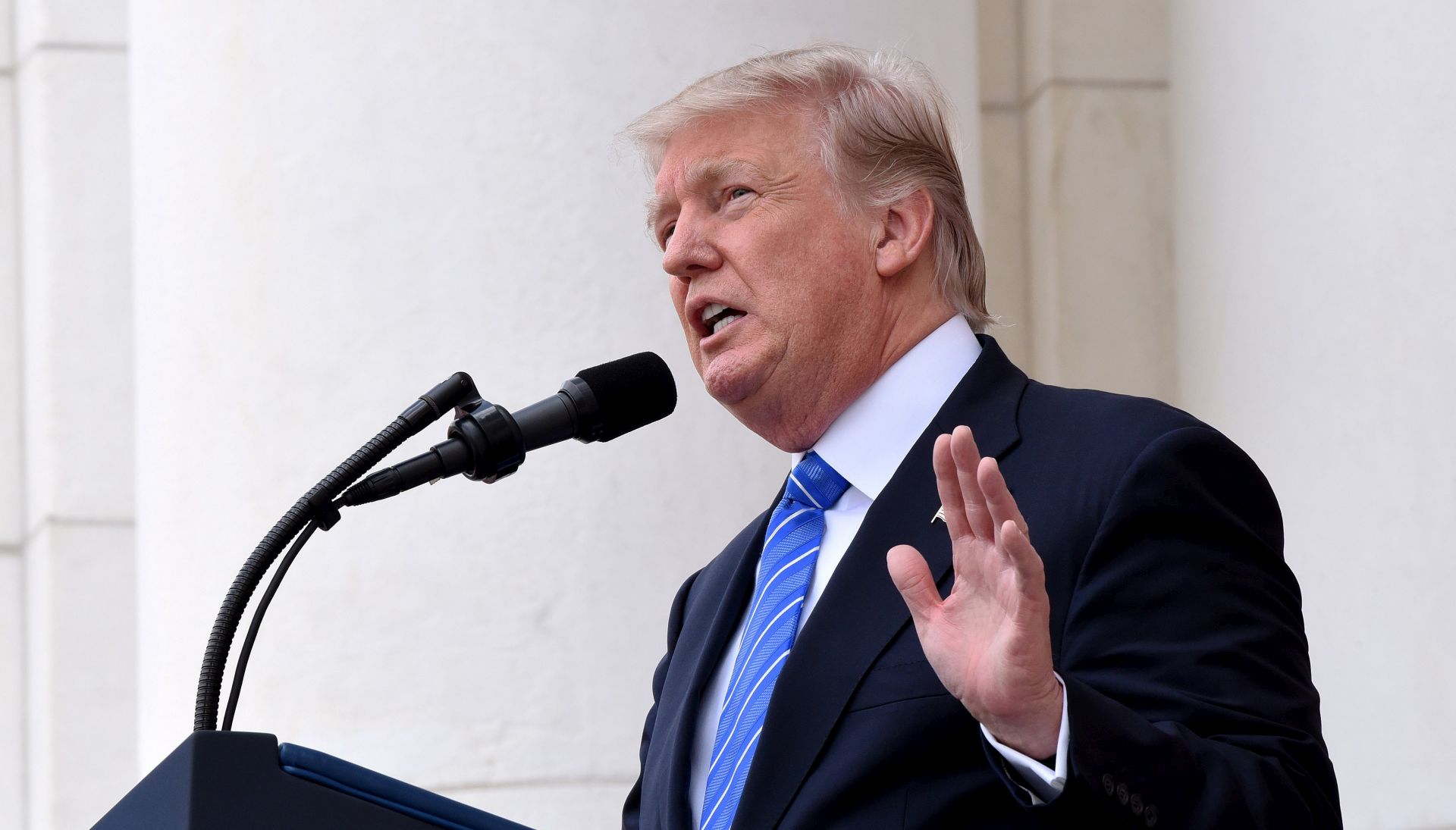 epa05997703 US President Donald J. Trump speaks at a wreath-laying ceremony at the Tomb of the Unknown Soldier at Arlington National Cemetery on Memorial Day, in Arlington, Virginia, USA, 29 May 2017. Memorial Day is observed on the last Monday of May and commemorates all men and women who have died in military service for the United States.  EPA/Olivier Douliery / POOL