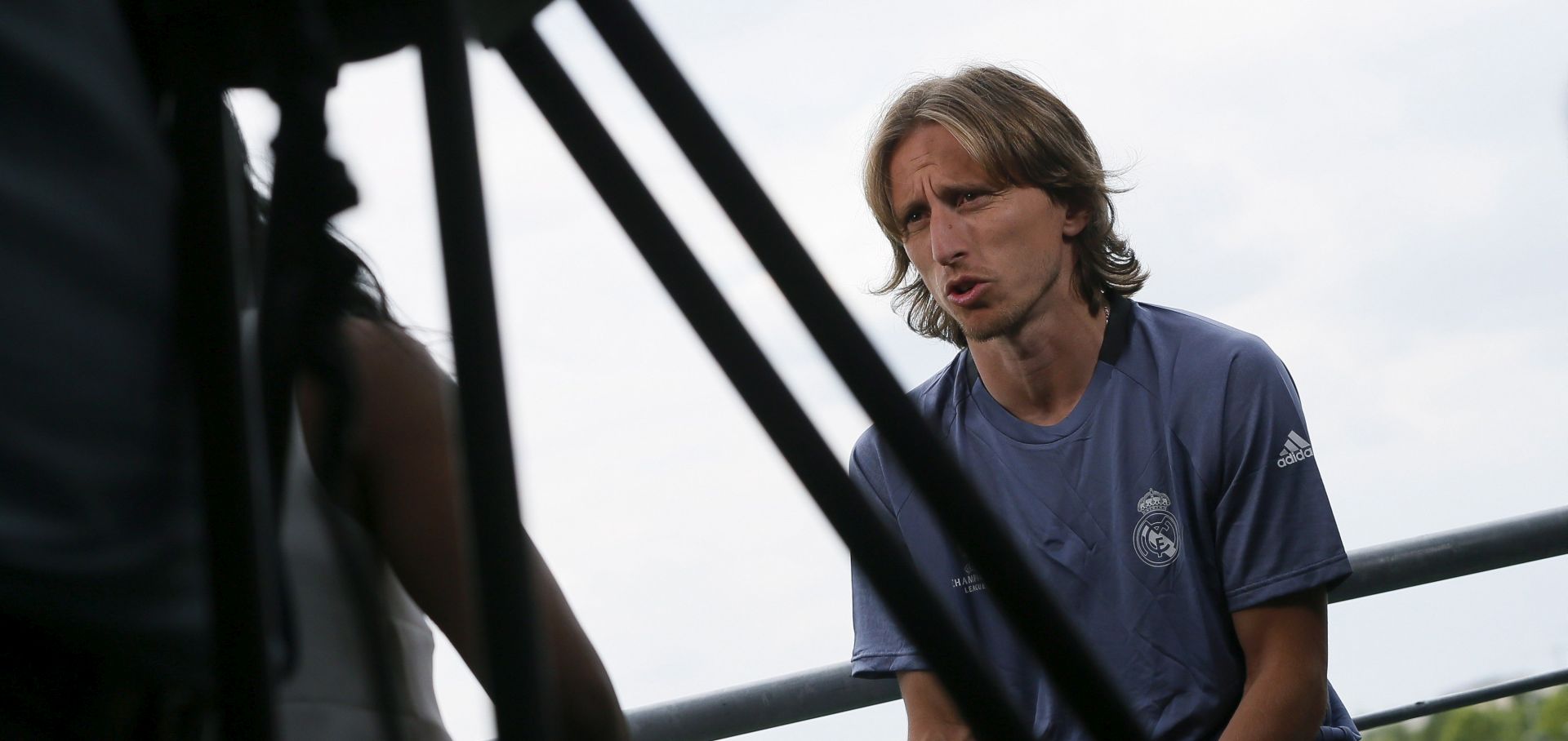 epa05999653 Real Madrid's Croatian midfielder Luka Modric is interviewed at Valdebebas sport complex at the media day ahead of UEFA Champions League final match, outside Madrid, Spain, 30 May 2017. Real Madrid will face Juventus in the UEFA Champions League's final match in Cardiff, Wales, on next 3 June 2017.  EPA/MARISCAL