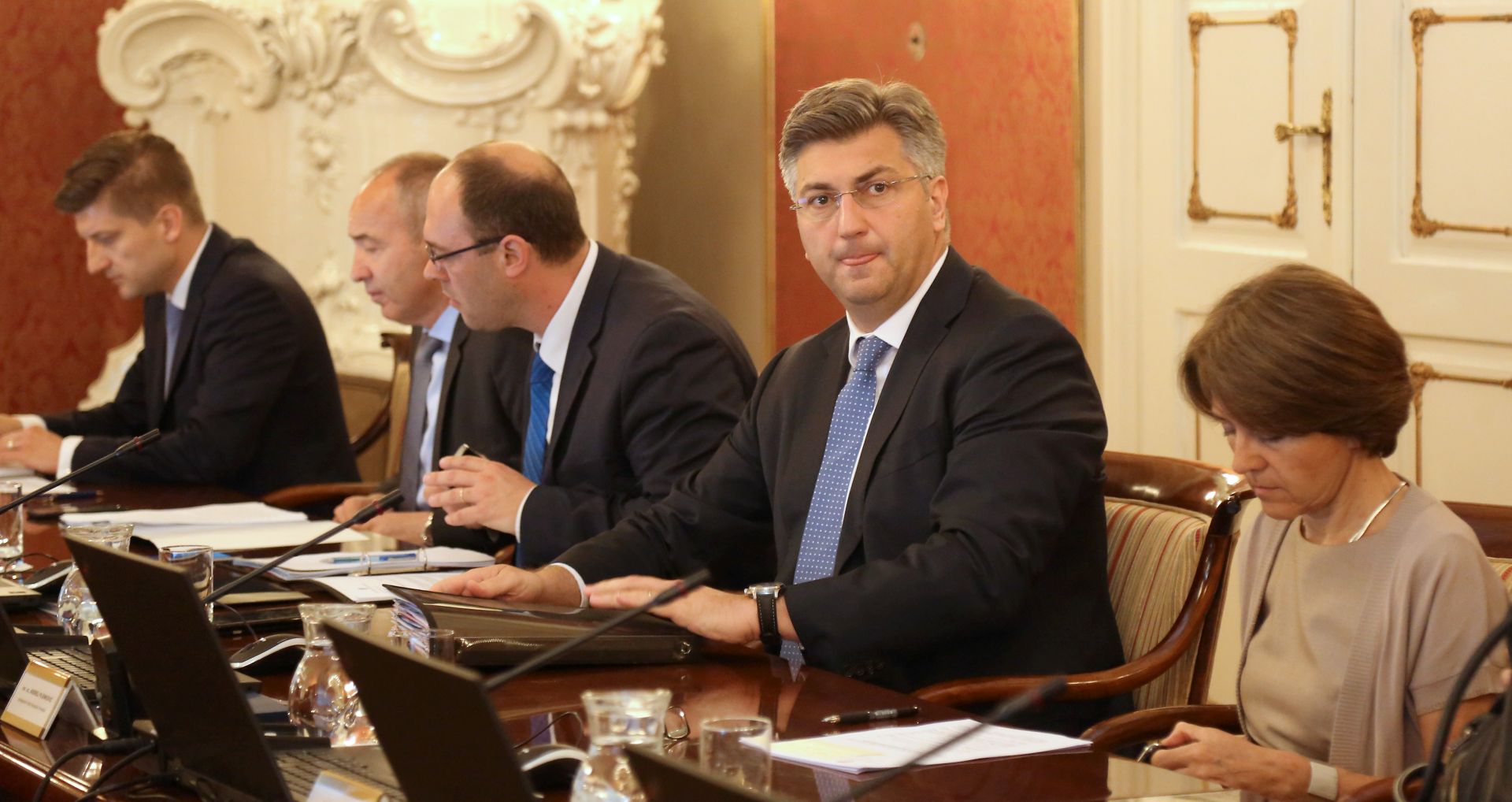 Zagreb, 01.06.2017 - Sjednica Vlade Republike Hrvatske. Na fotografiji ministri Zoran Mariæ, Damir Krstièeviæ, Davor Ivo Stier, predsjednik Vlade RH Andrej Plenkoviæ.
foto HINA / Denis CERIÆ /dc