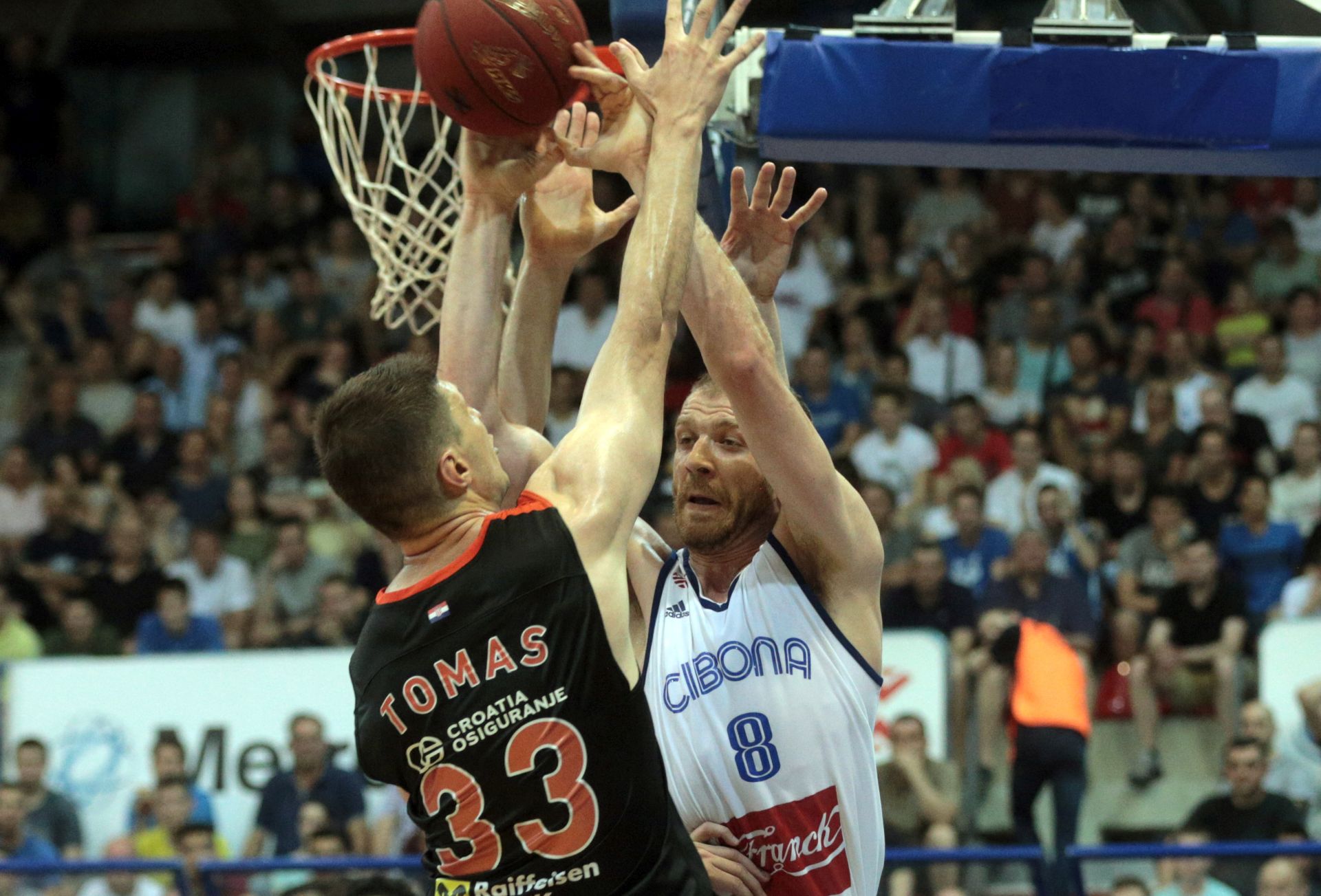 Zagreb, 1.6.2017 - Peta finalna utakmica za naslov košarkaškog prvaka Hrvatske Cibona - Cedevita. Na slici Luka Žorić.
Foto HINA/ Dario GRZELJ/ dag